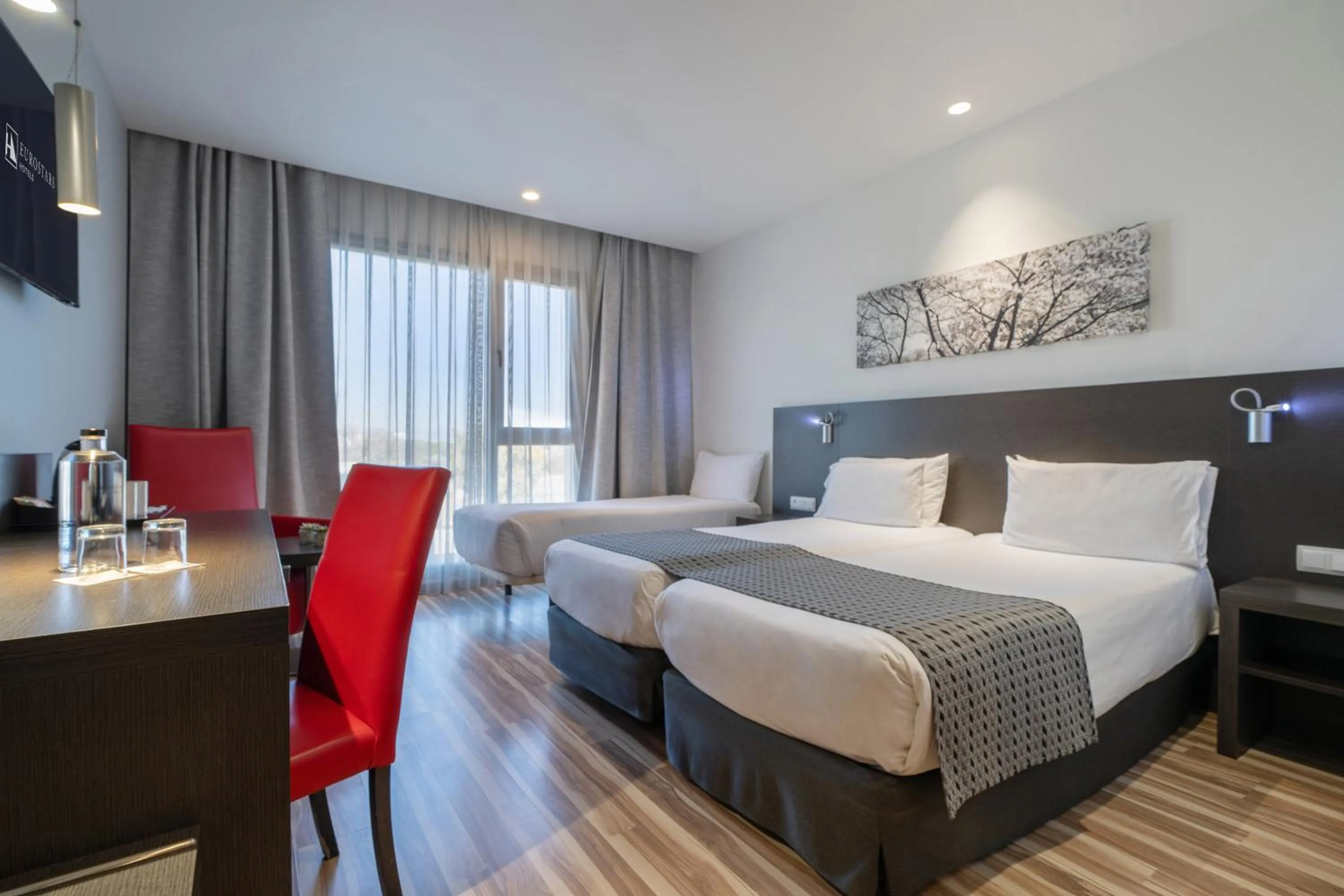 Property building, Bed in Eurostars Arenas de Pinto