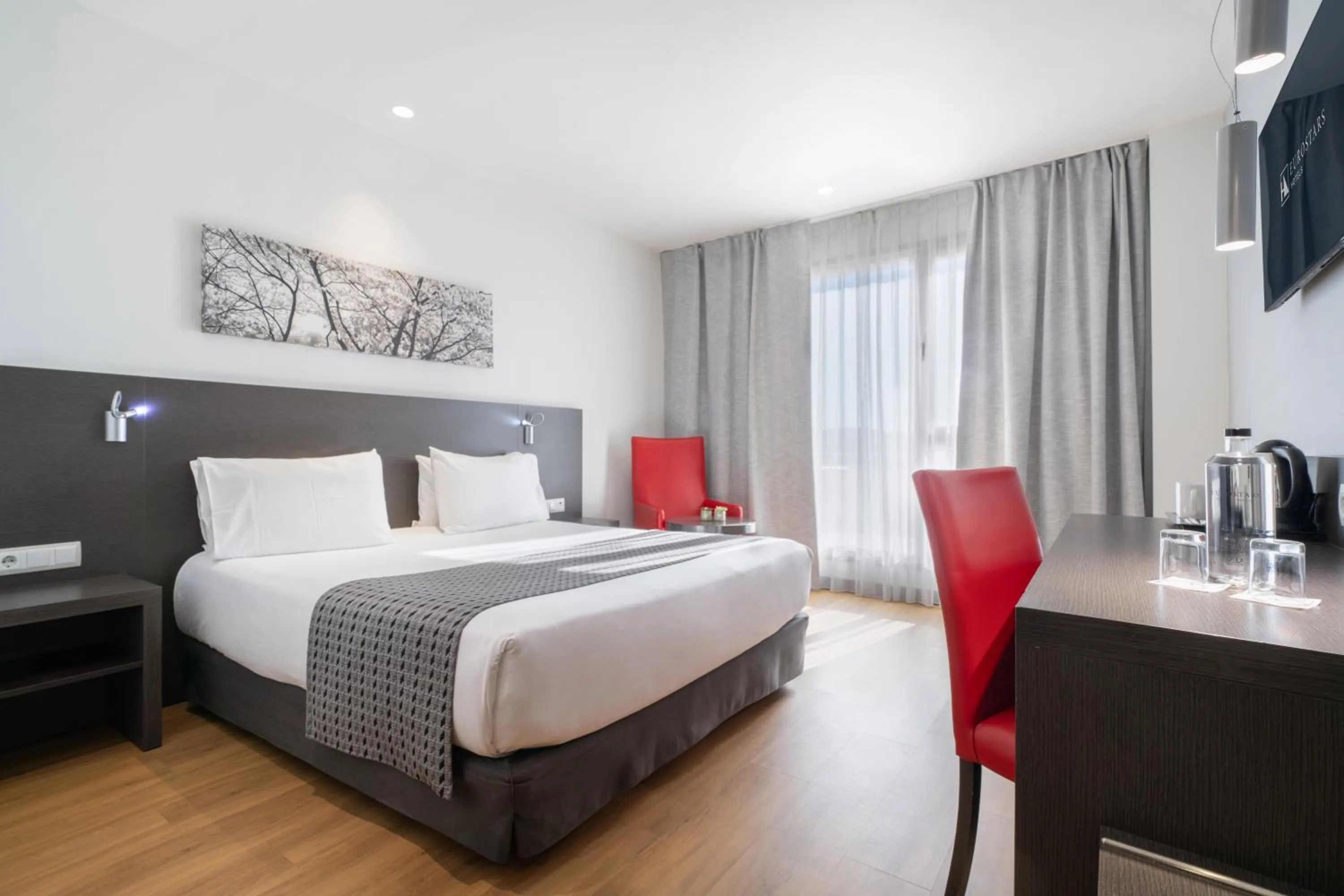 Property building, Bed in Eurostars Arenas de Pinto