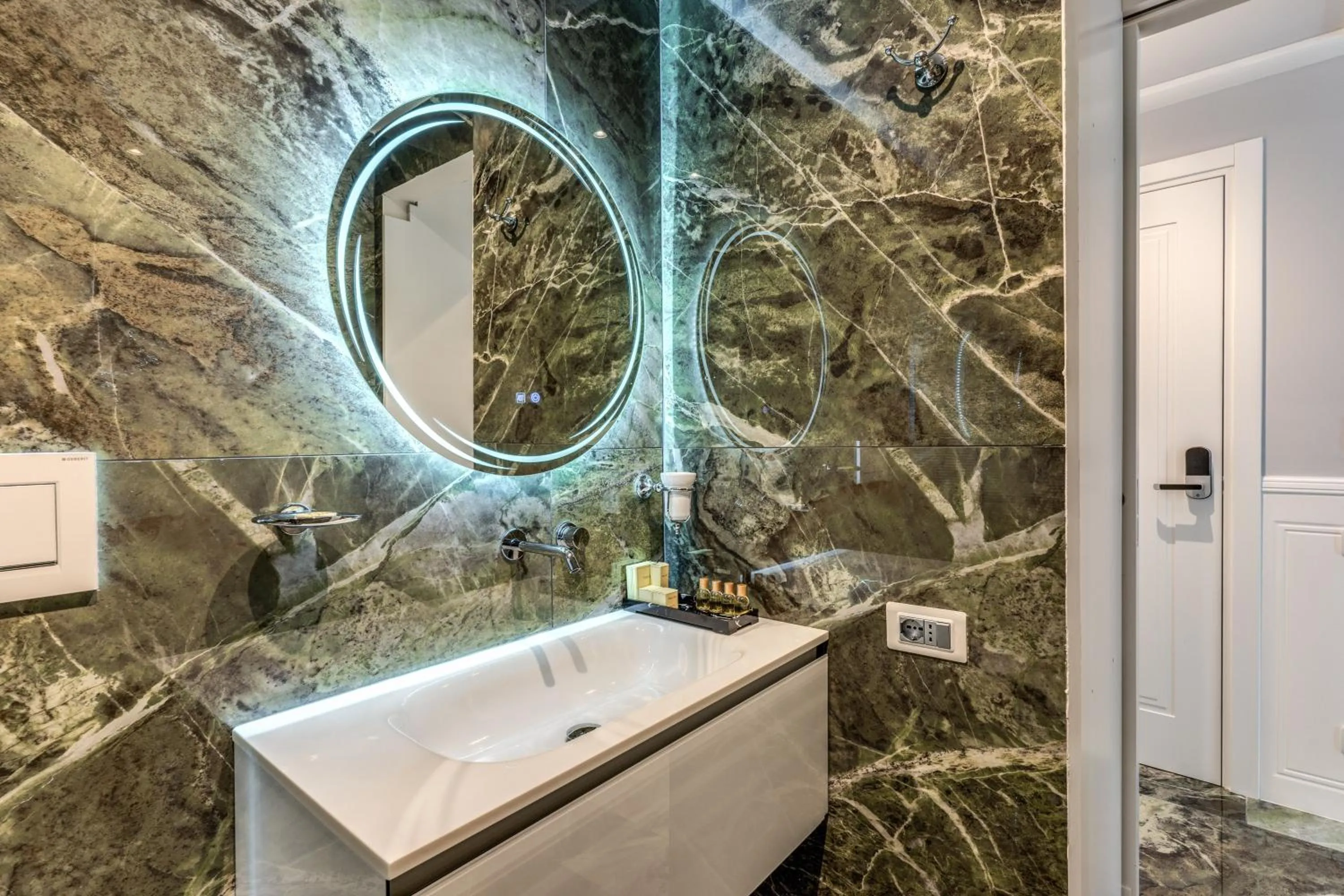 Bath in Rome55 - Piazza di Spagna