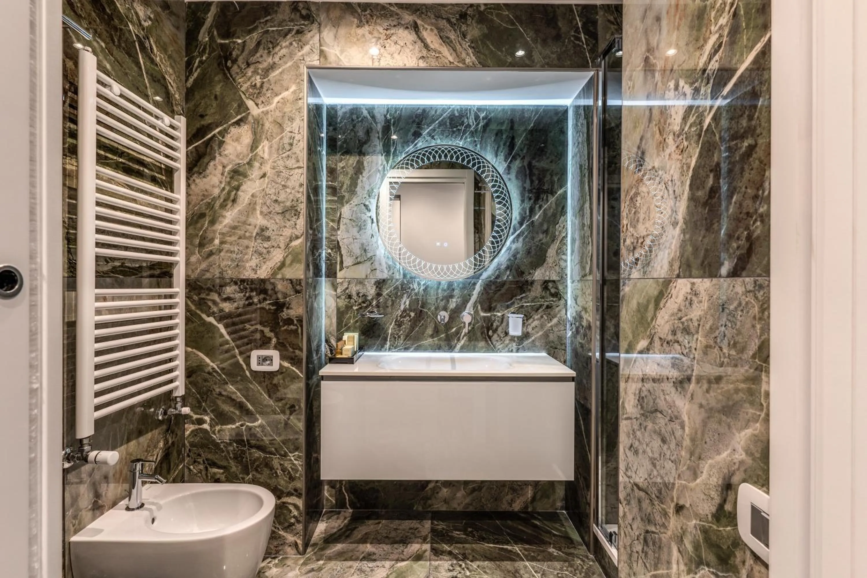 Shower in Rome55 - Piazza di Spagna