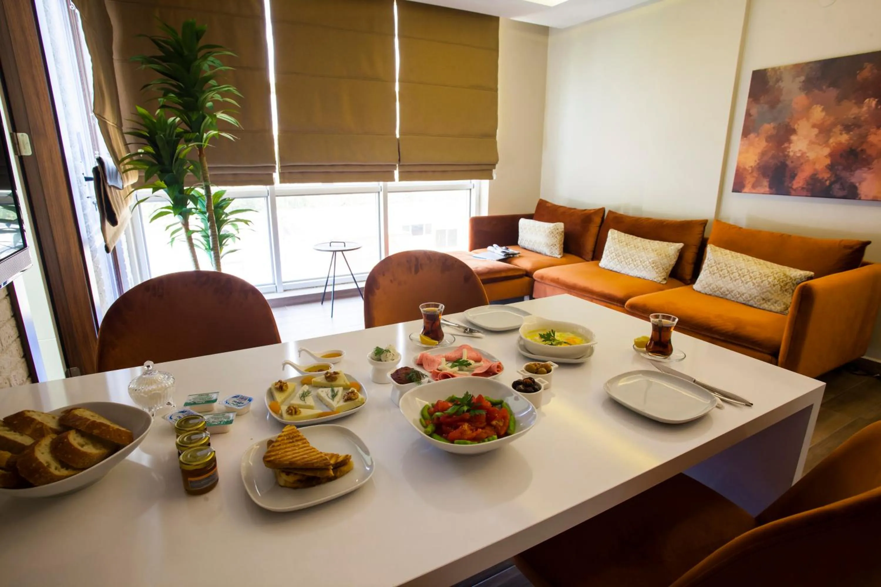 Breakfast in Maxuite Hotel in Home