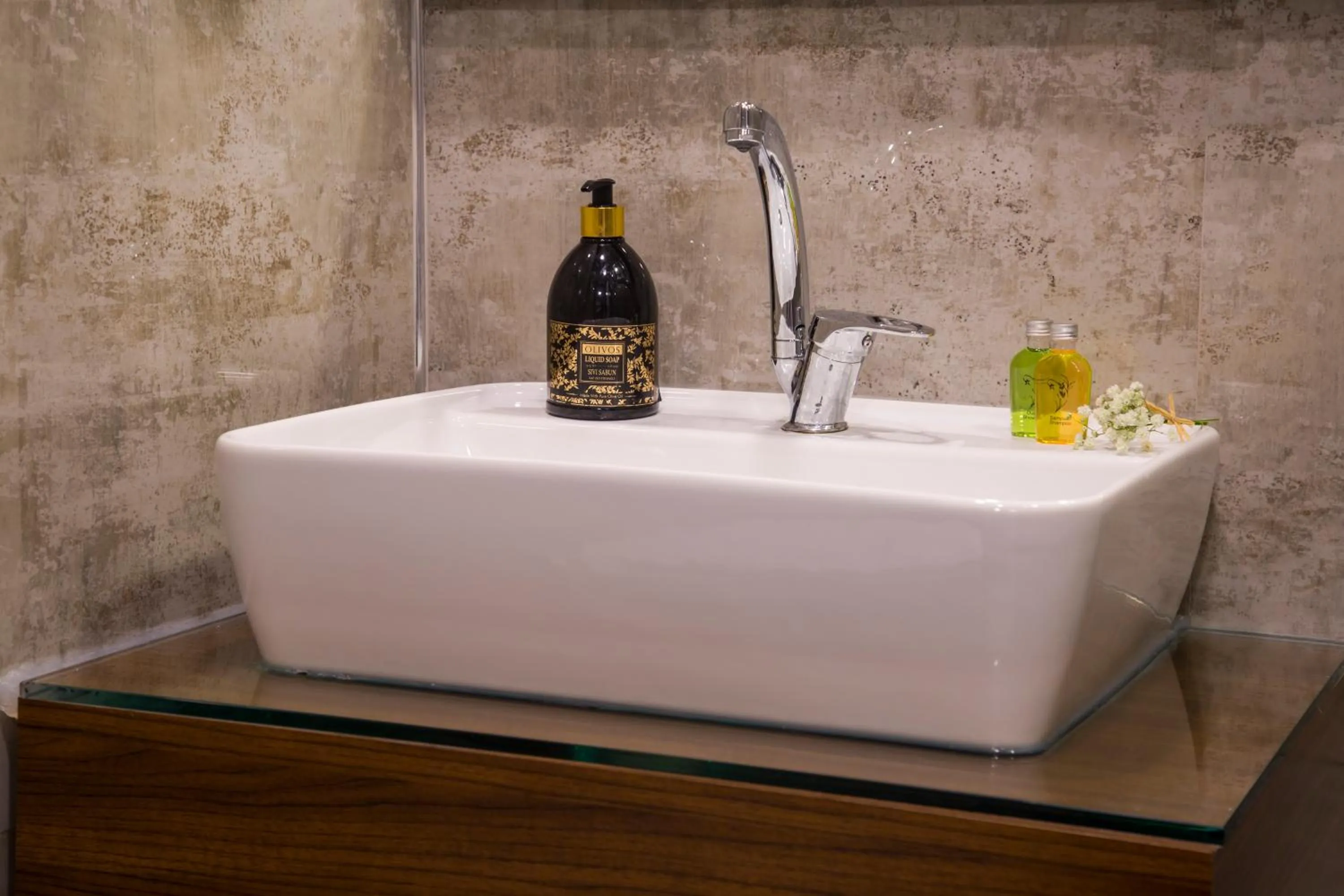 Bathroom in Maxuite Hotel in Home