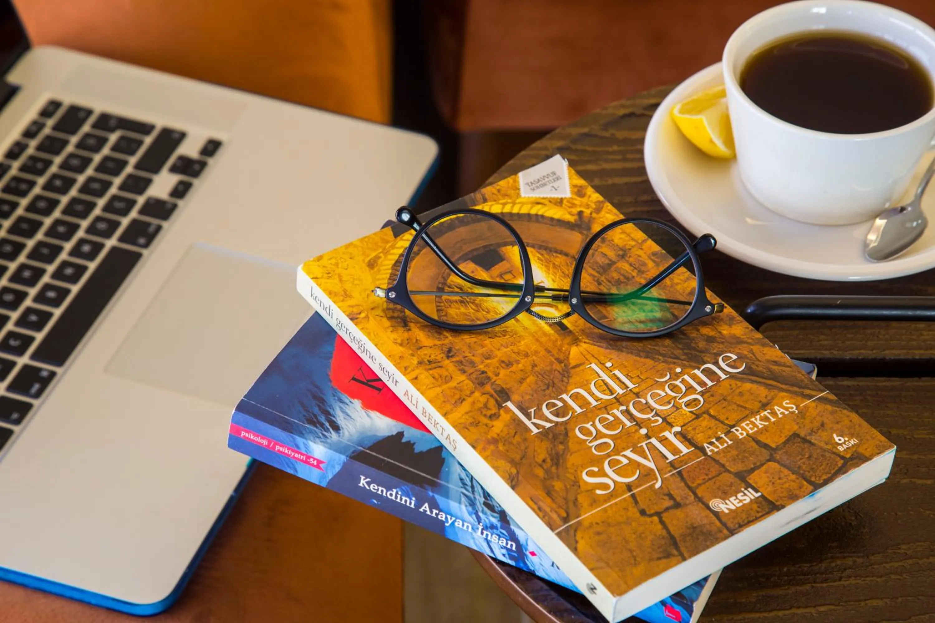 Coffee/tea facilities in Maxuite Hotel in Home