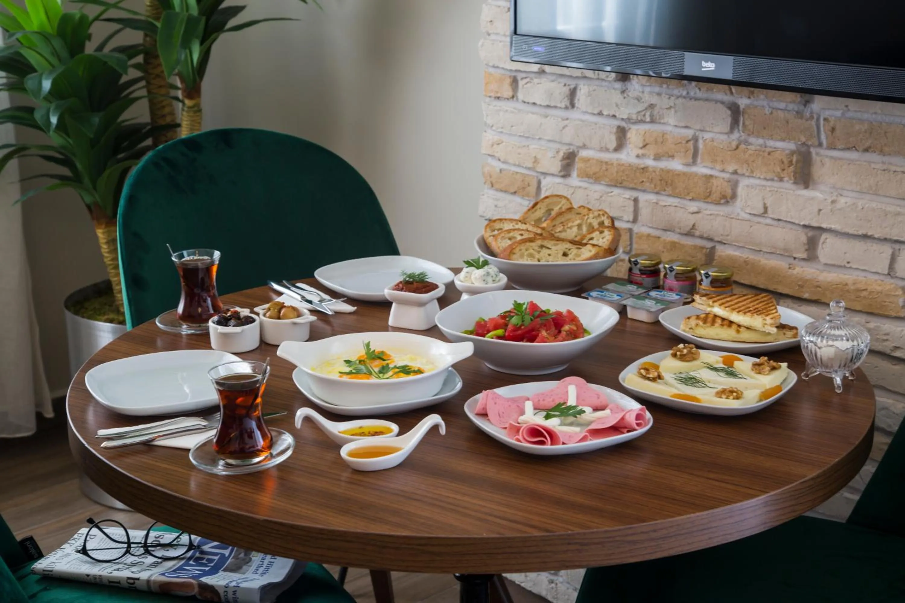 Breakfast in Maxuite Hotel in Home