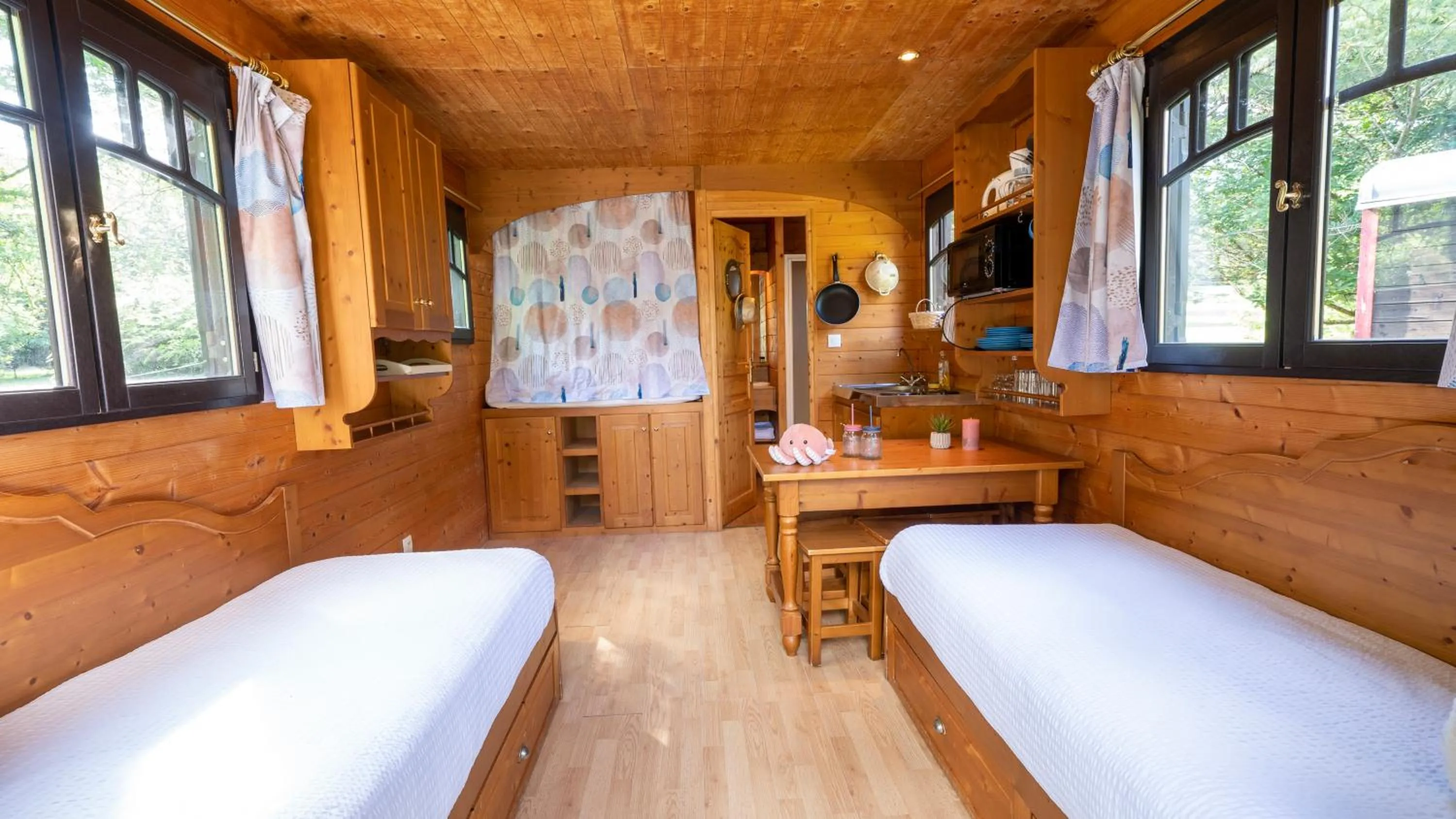 Photo of the whole room, Bed in Le Village des Monédières