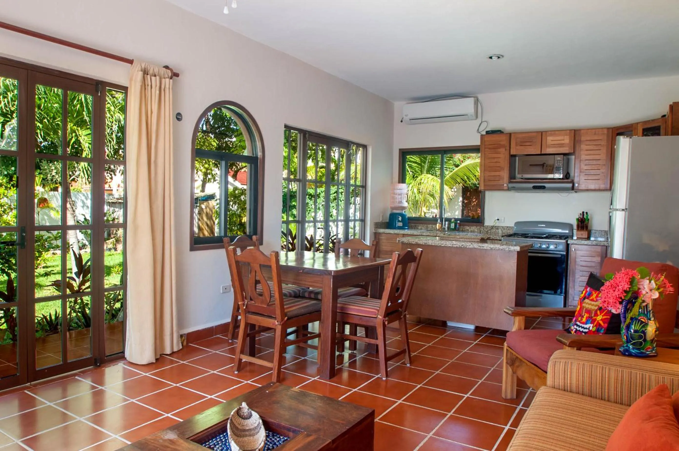 Kitchen or kitchenette in Casa Anita - Relaxing Home Steps from the Puerto Morelos Beach
