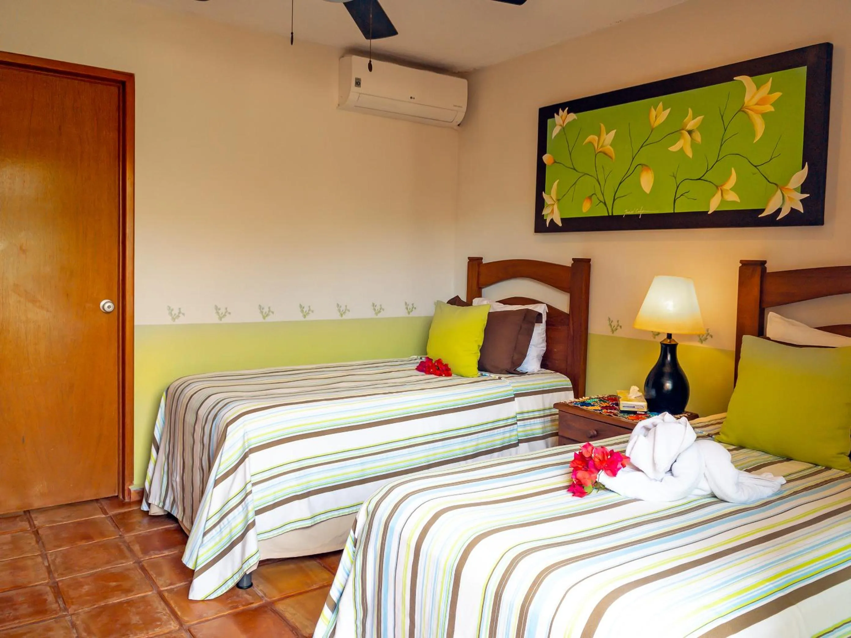 Bed in Casa Mulder - Steps to Beach Private Pool Ocean-View Roof