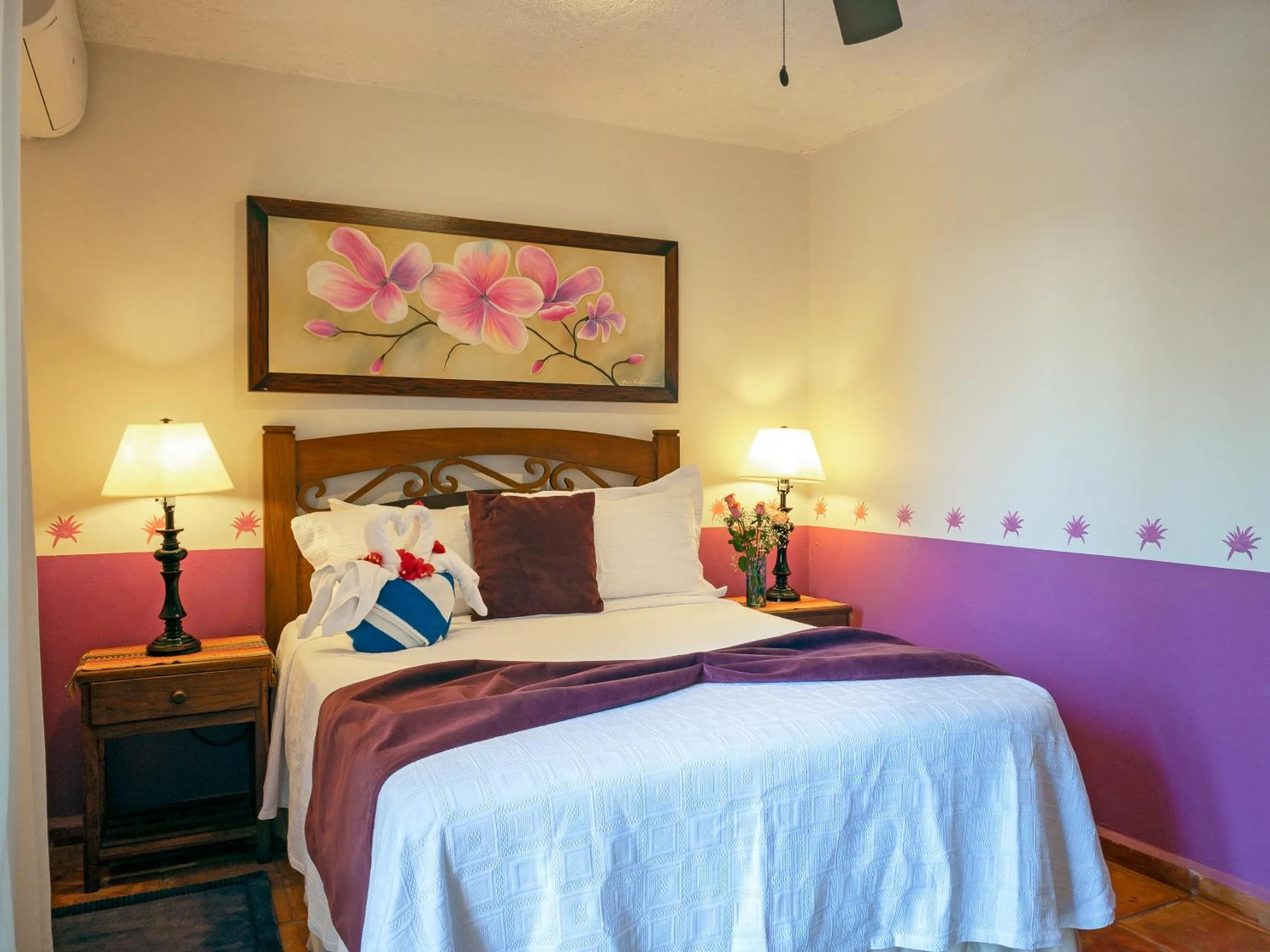 Bed in Casa Mulder - Steps to Beach Private Pool Ocean-View Roof
