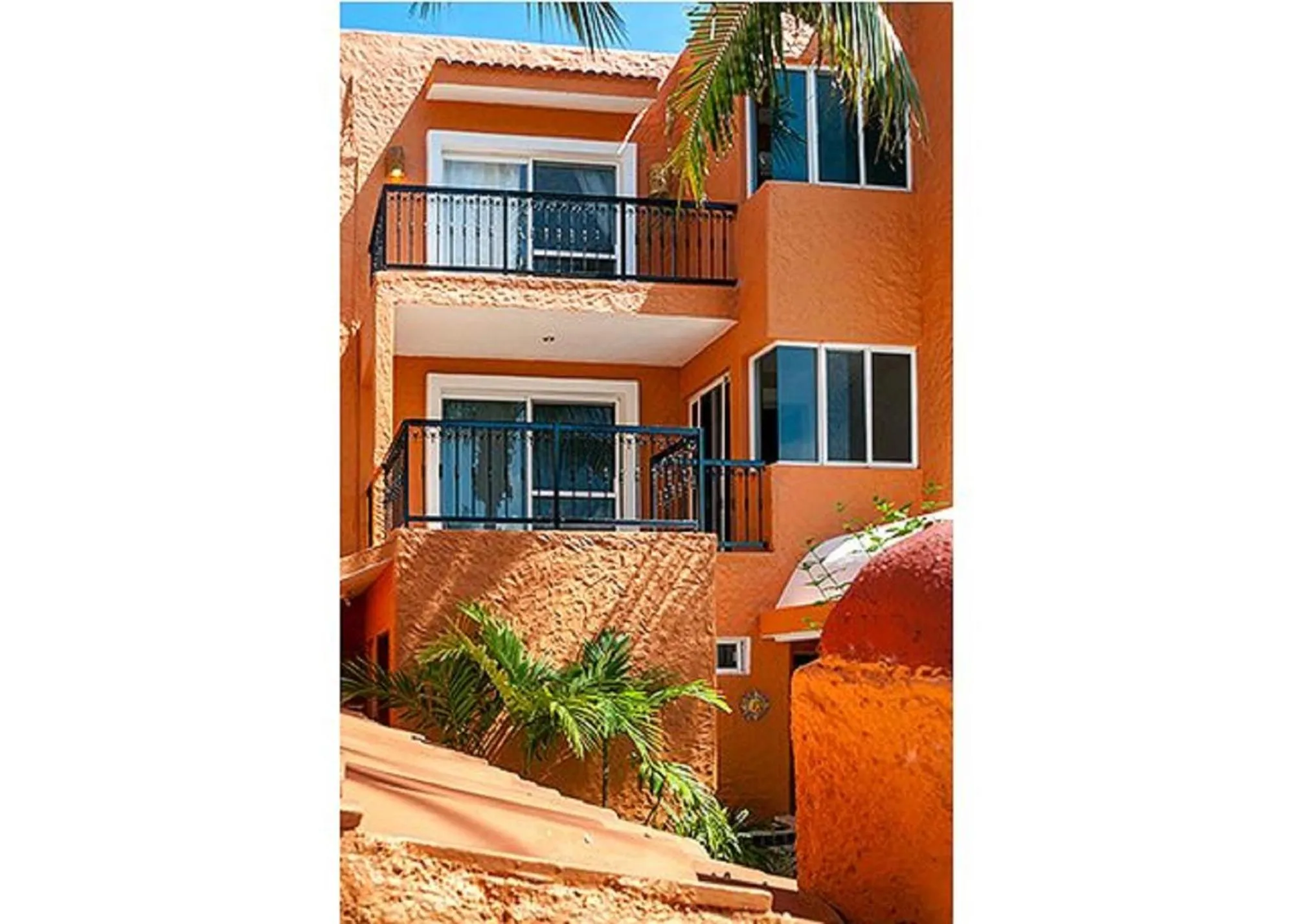 Property building in Casa Mulder - Steps to Beach Private Pool Ocean-View Roof