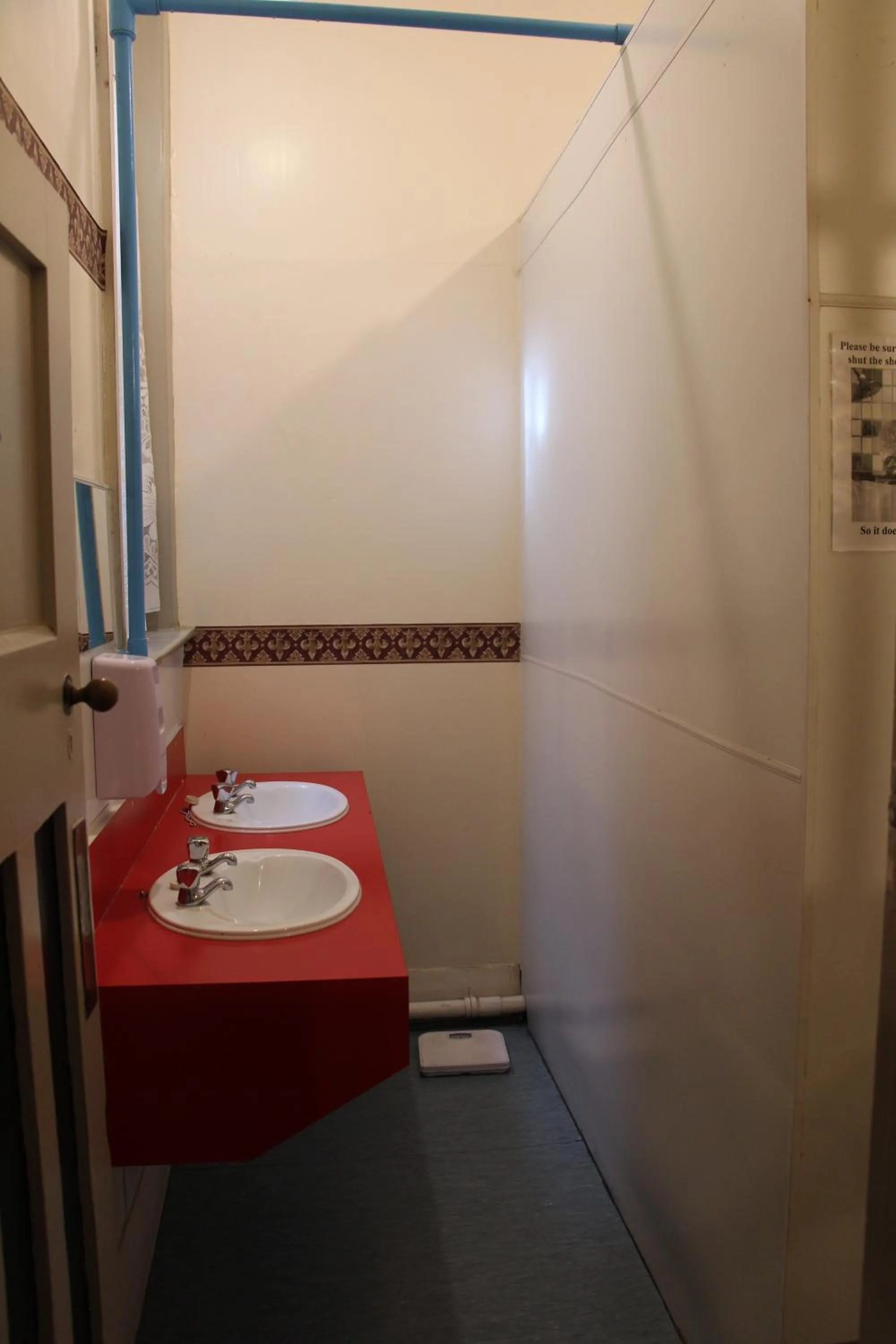 Bathroom in Chalet Backpackers