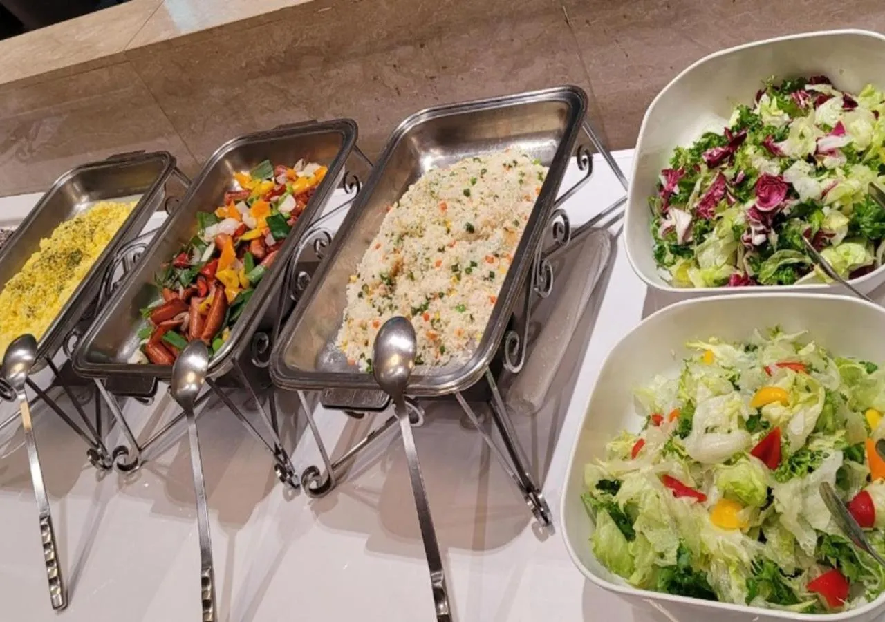 Buffet breakfast in Niagara Hotel