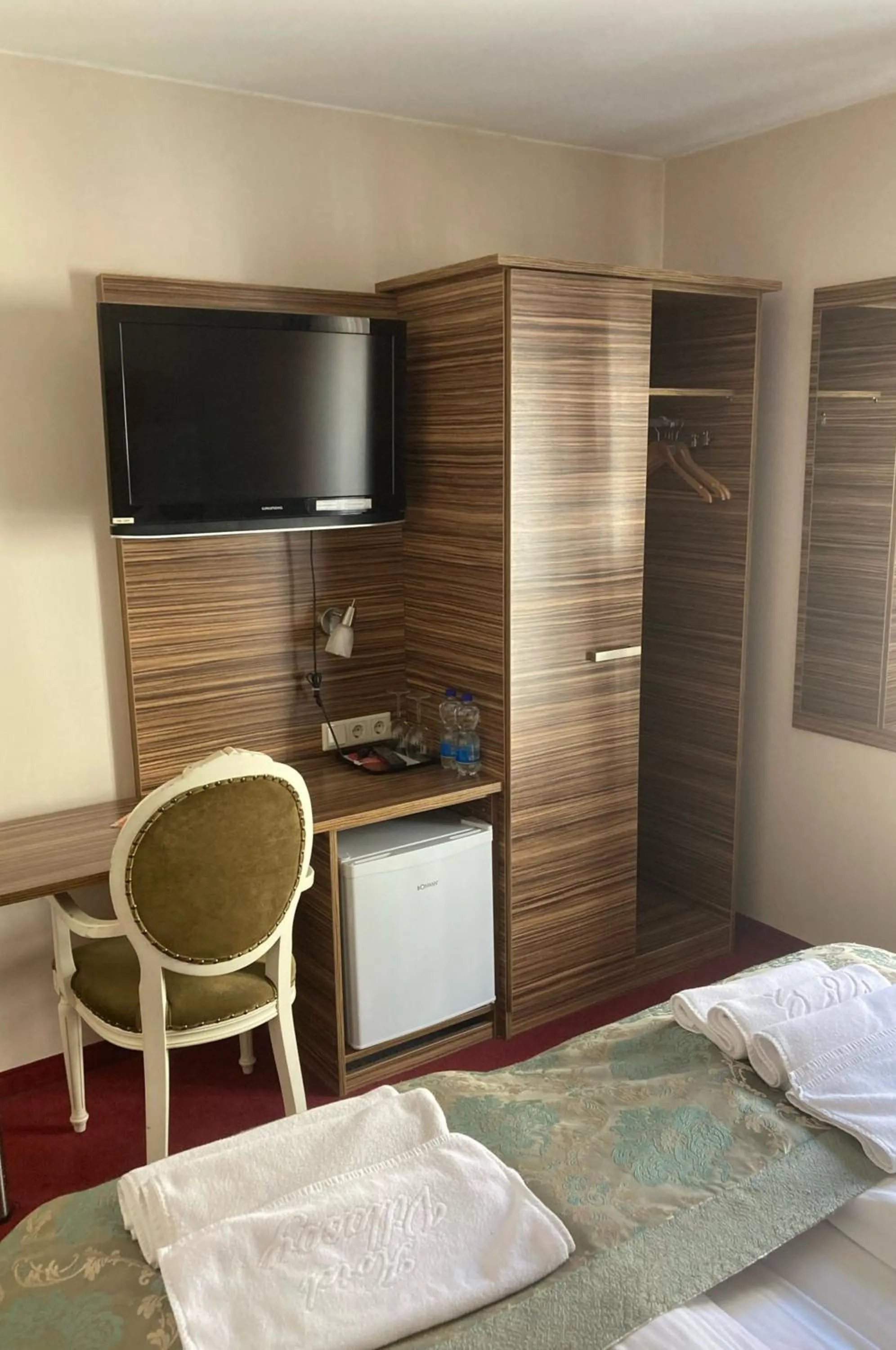 wardrobe, Bed in Boutique Hotel Villa-Soy