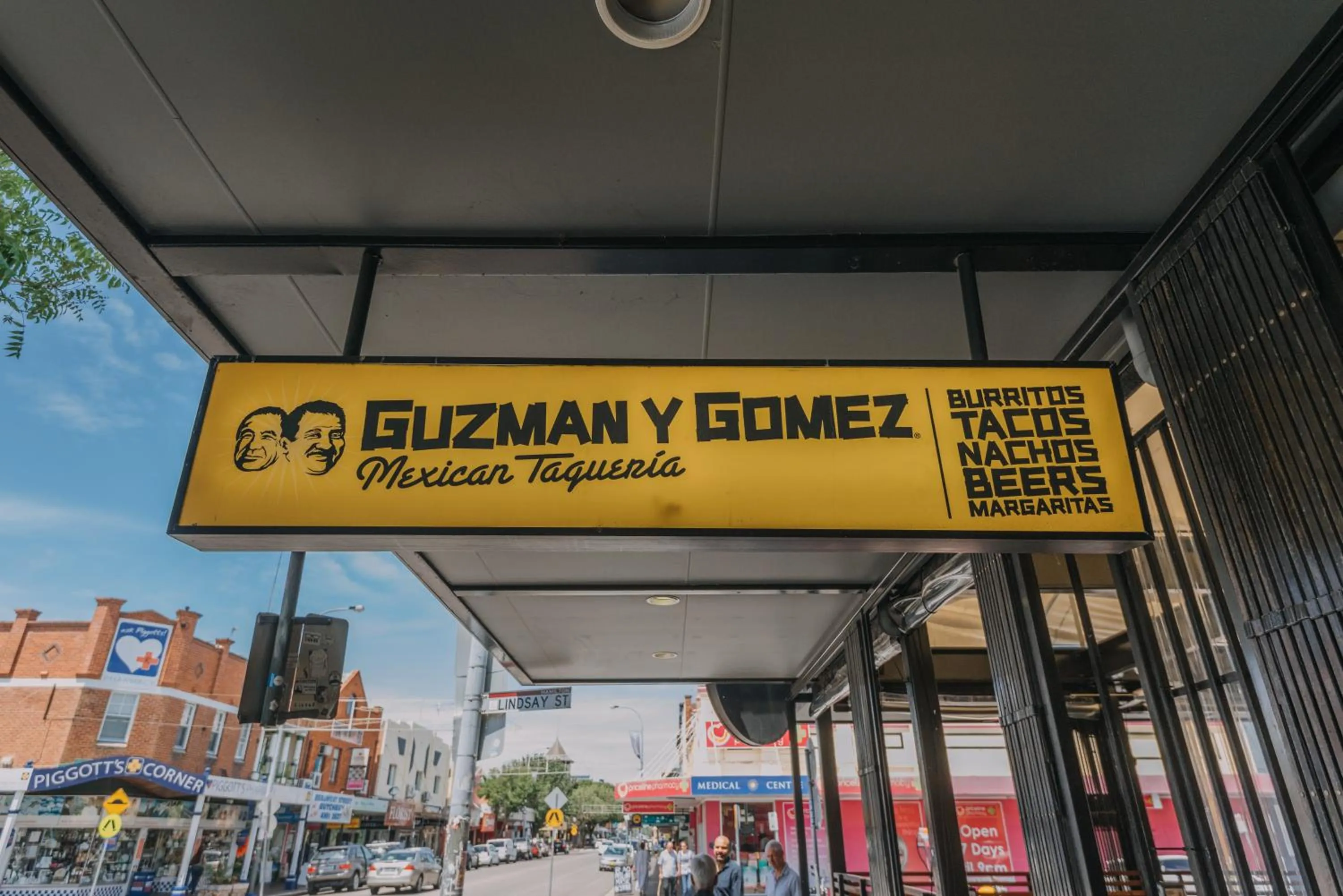 Restaurant/places to eat in Studios On Beaumont