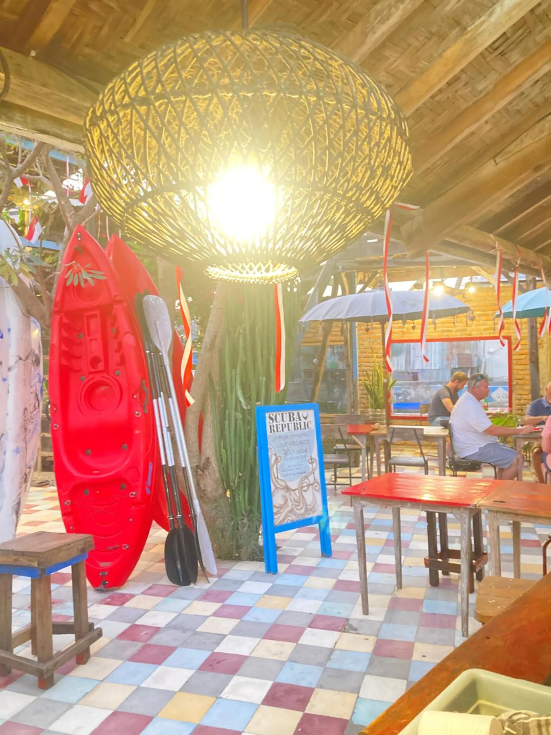 Restaurant/places to eat in La Boheme Bajo