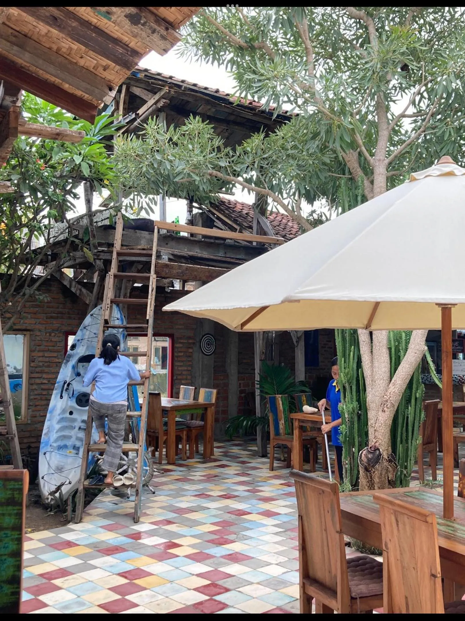 Restaurant/places to eat in La Boheme Bajo