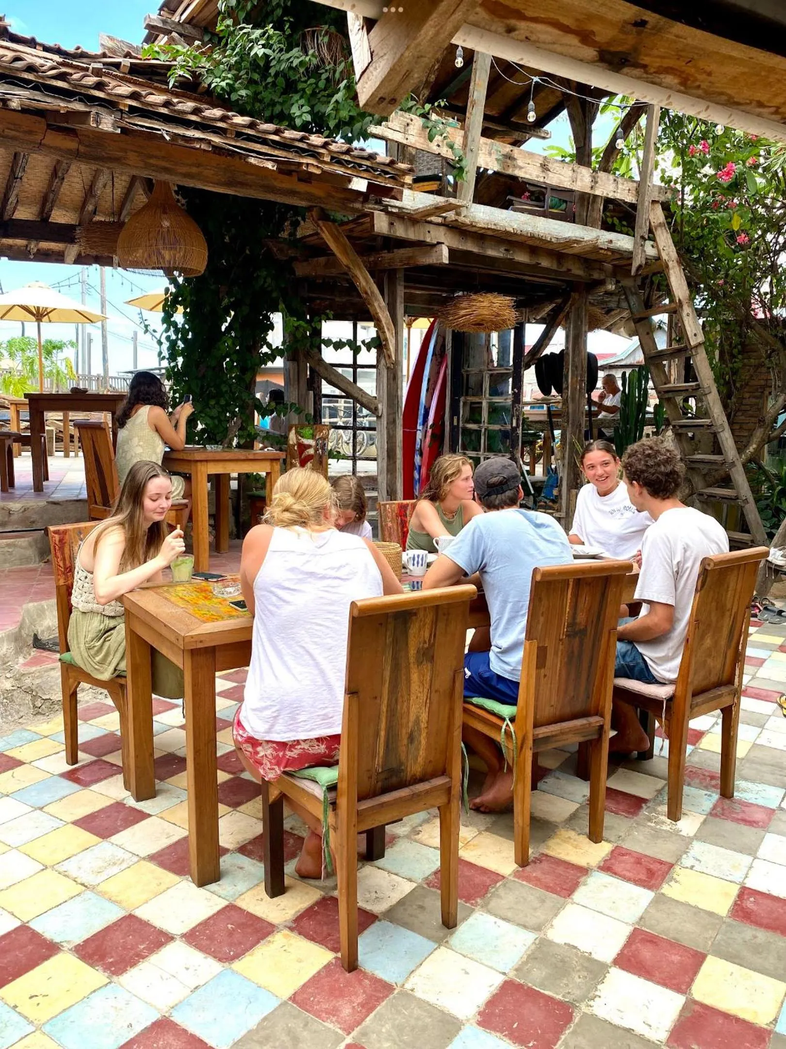 Restaurant/places to eat in La Boheme Bajo