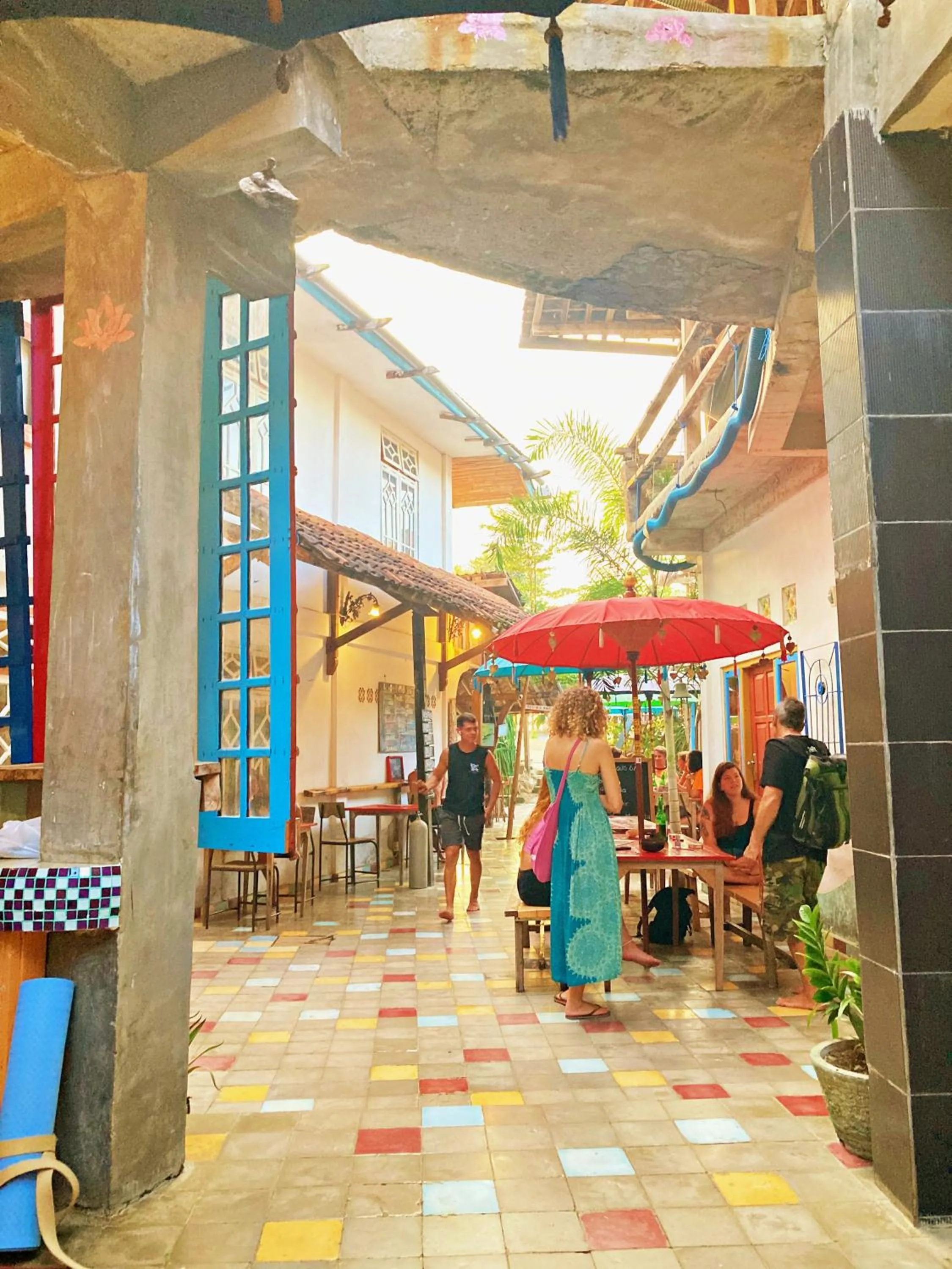 Restaurant/places to eat in La Boheme Bajo