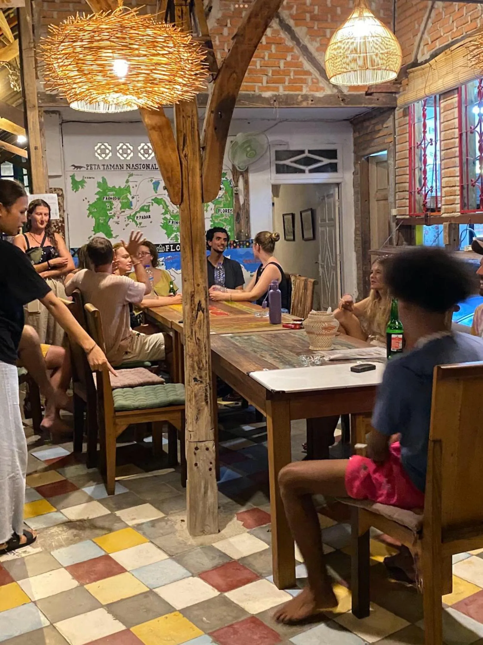 Restaurant/places to eat in La Boheme Bajo