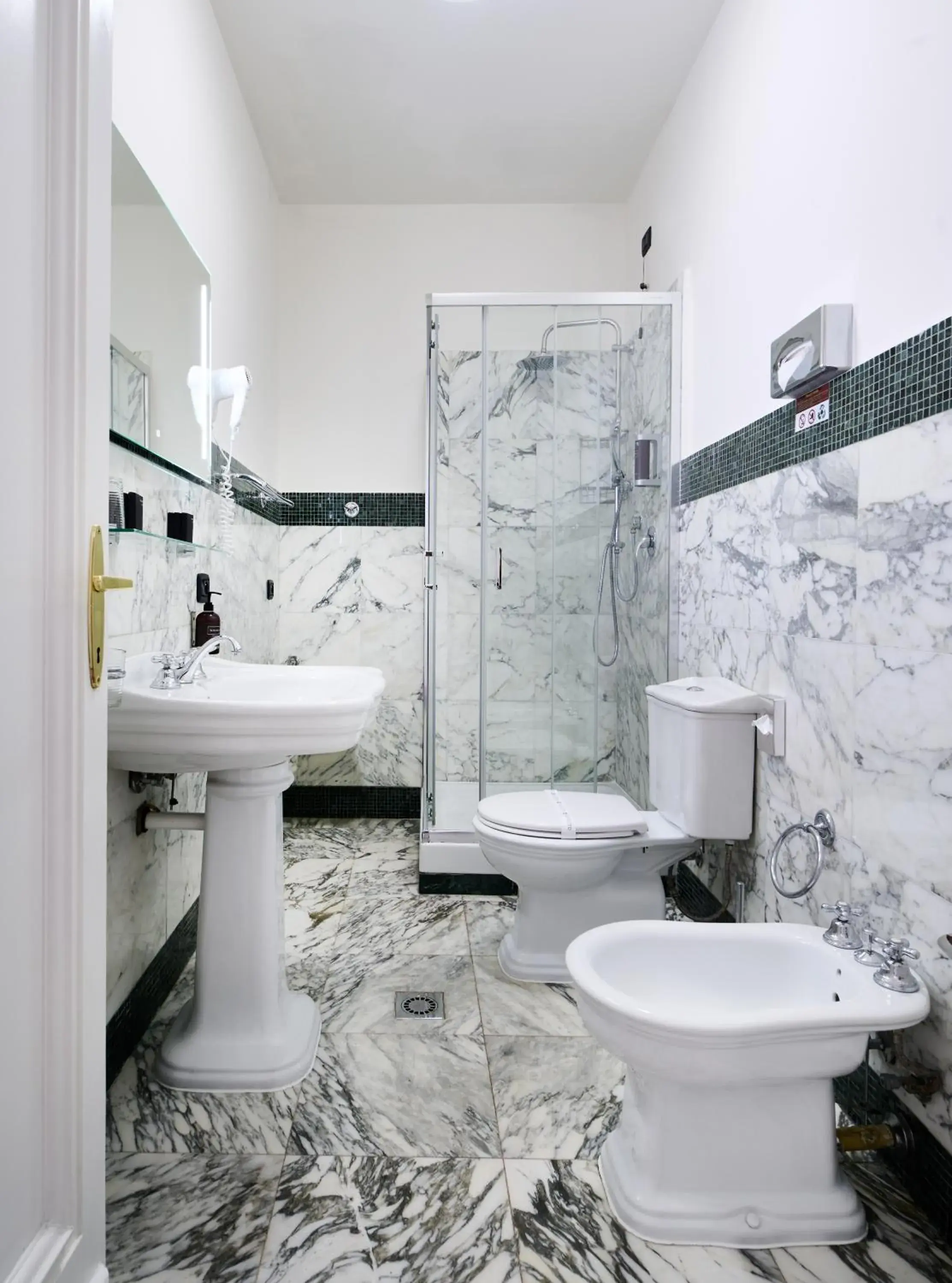 Triple Room in Hotel Leon D´Oro Triple Room in Hotel Leon D´Oro