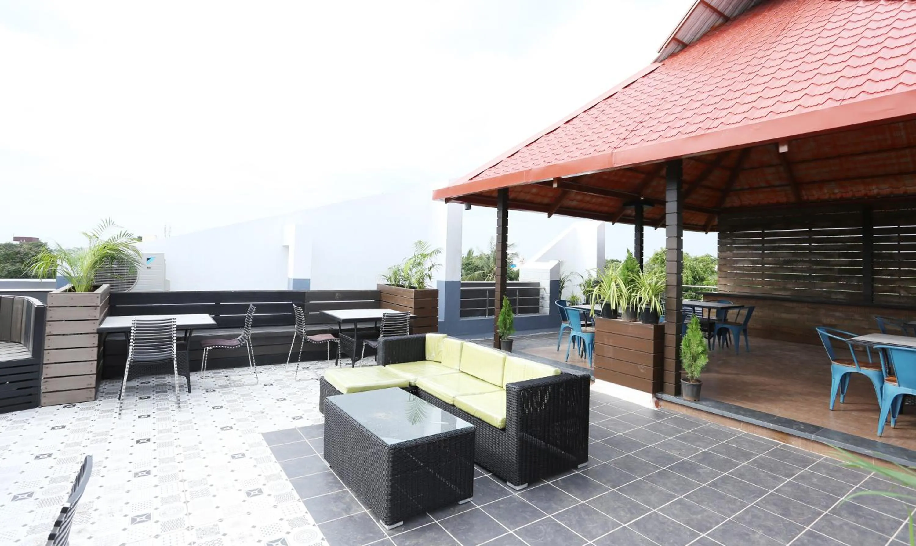 Restaurant/places to eat in Treebo Pechis Castle