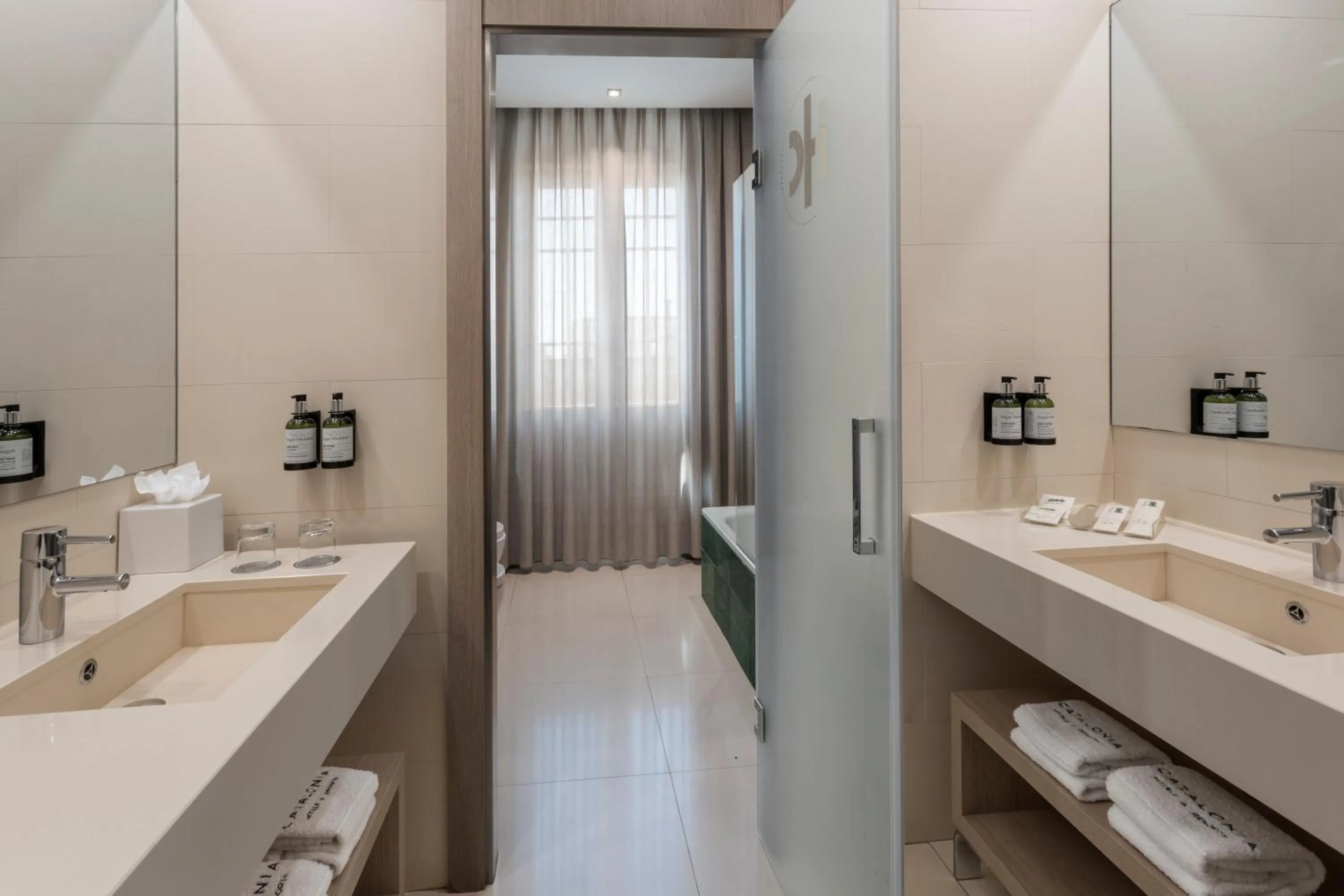 Bathroom in Catalonia Atocha