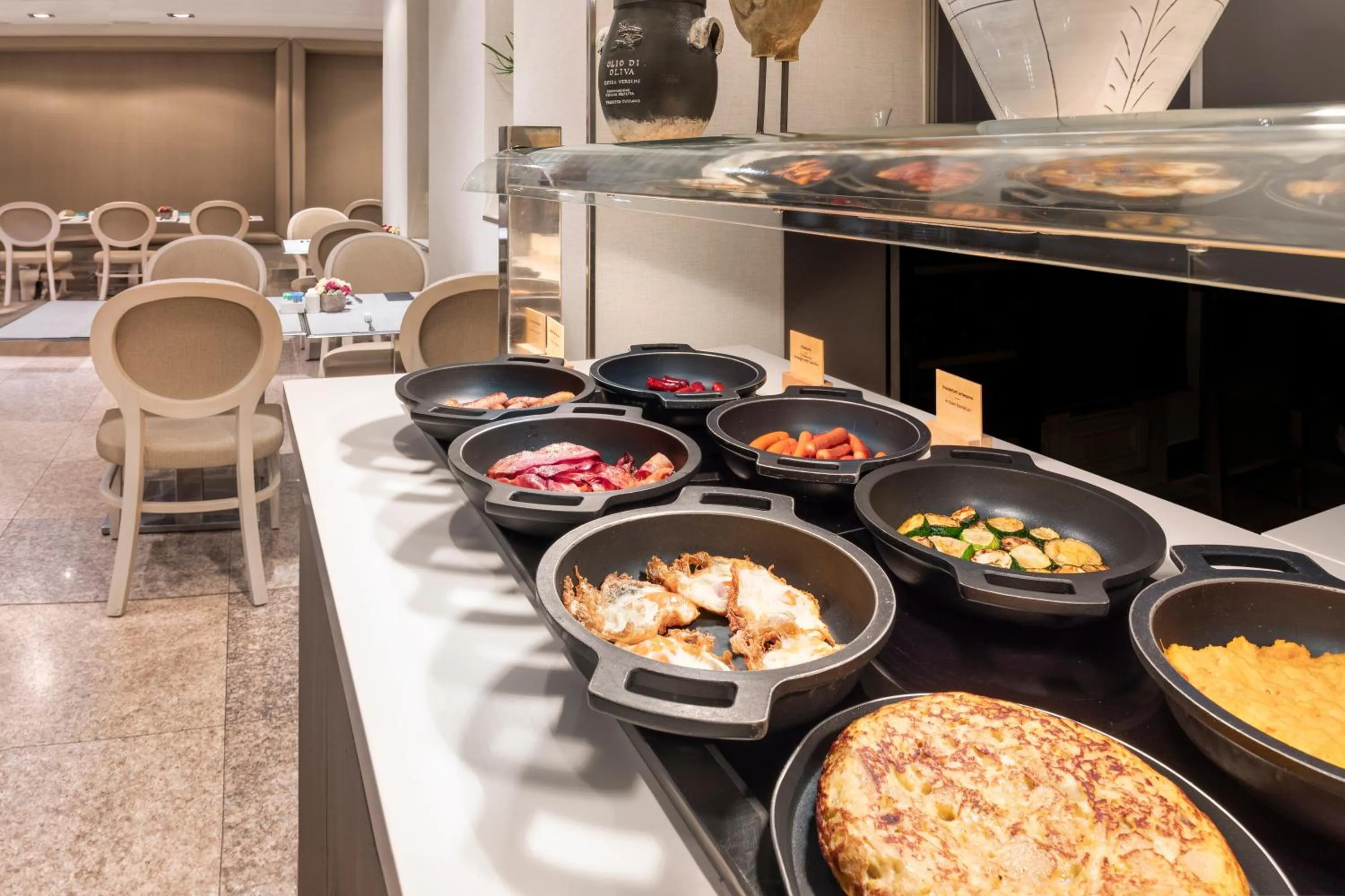 Buffet breakfast in Catalonia Atocha