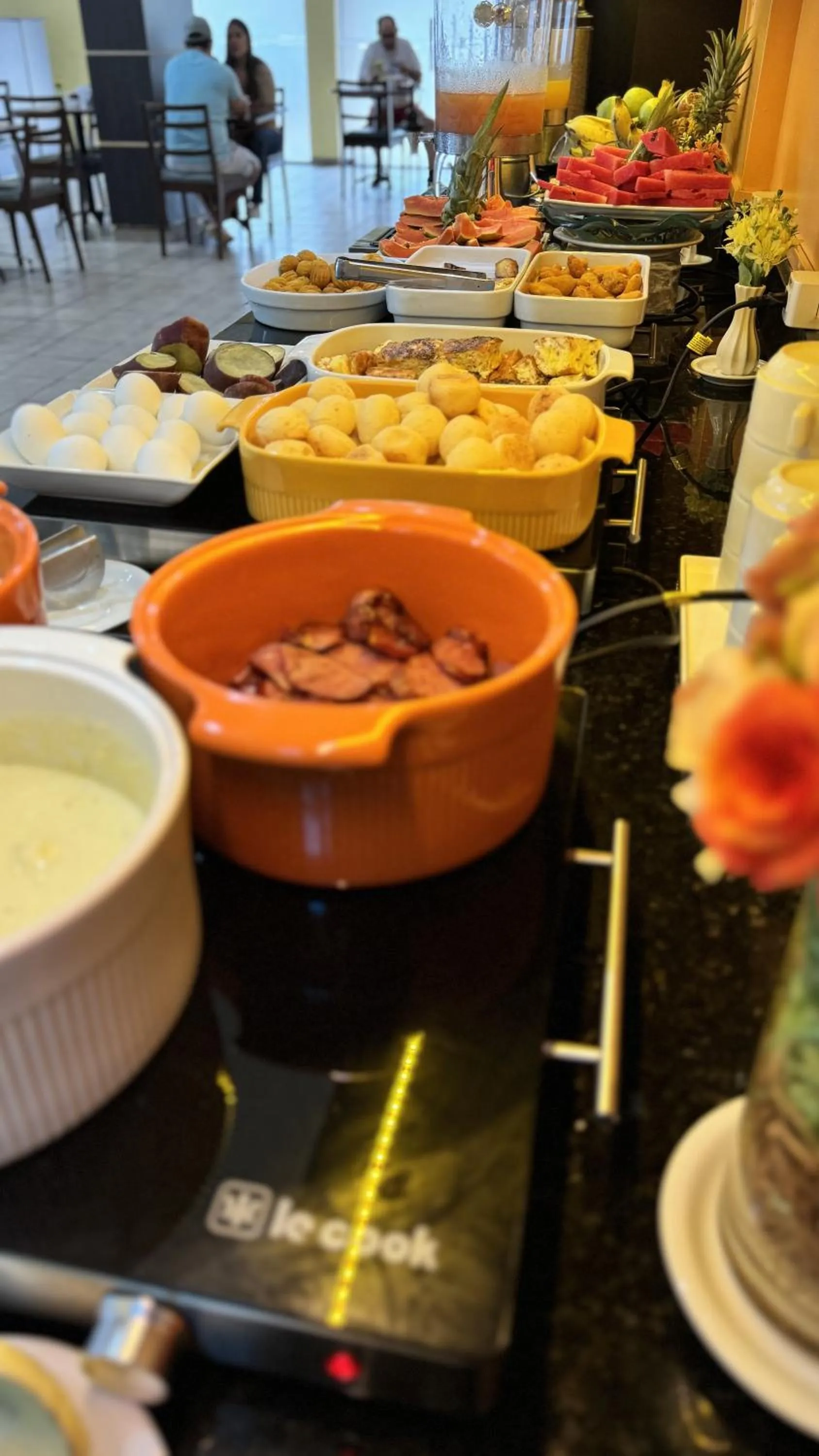 Buffet breakfast in Sleep Inn Manaus