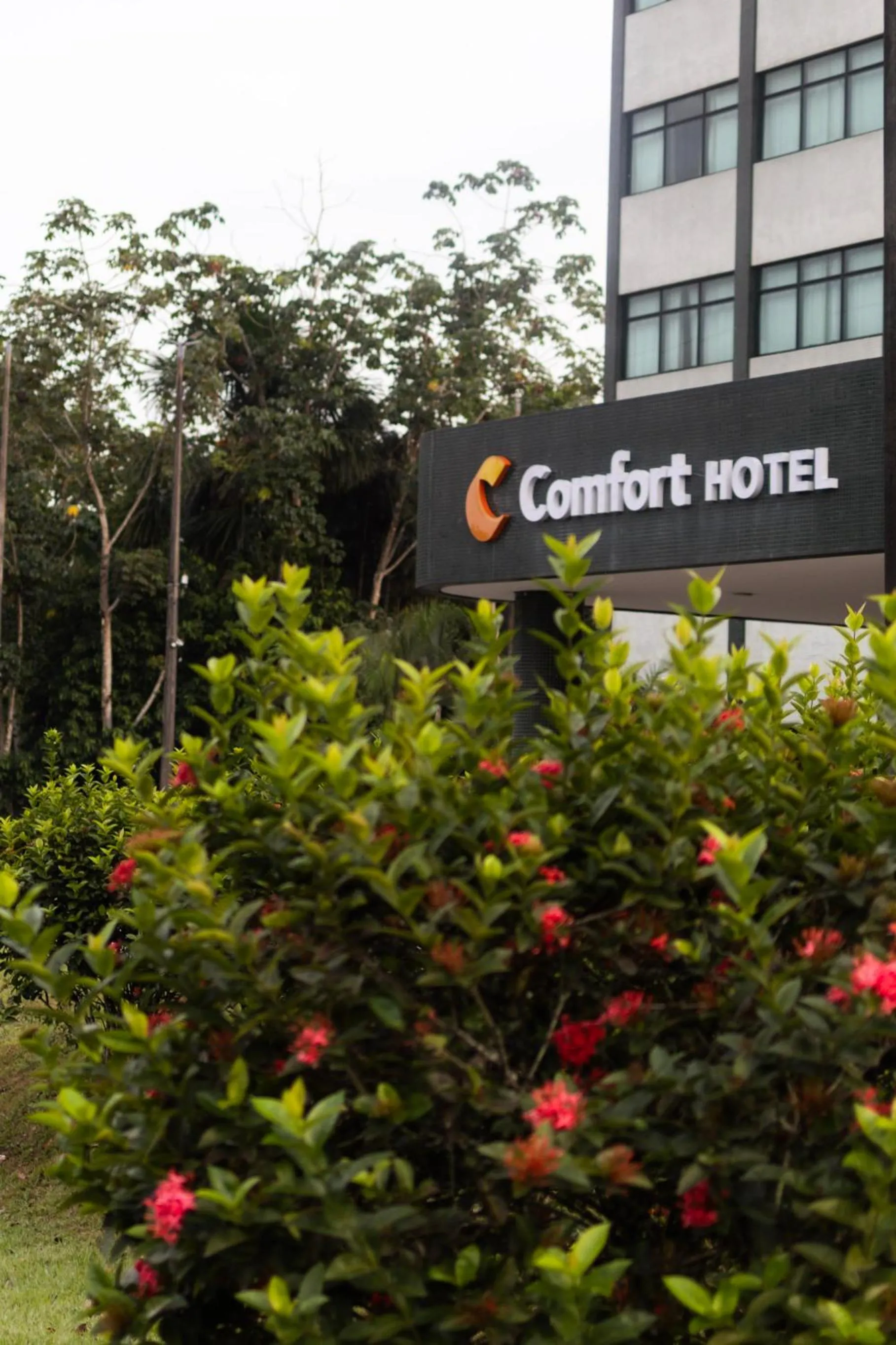 Facade/entrance in Comfort Hotel Manaus