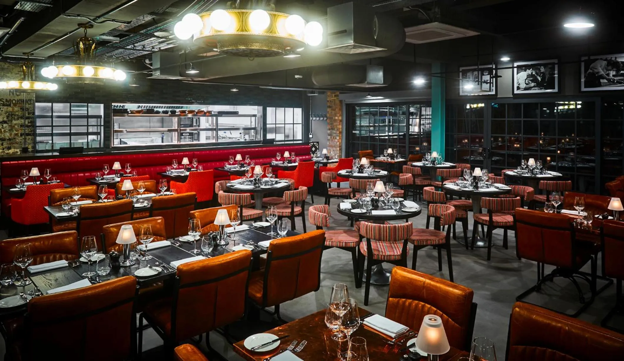 Restaurant/places to eat in New Road Hotel