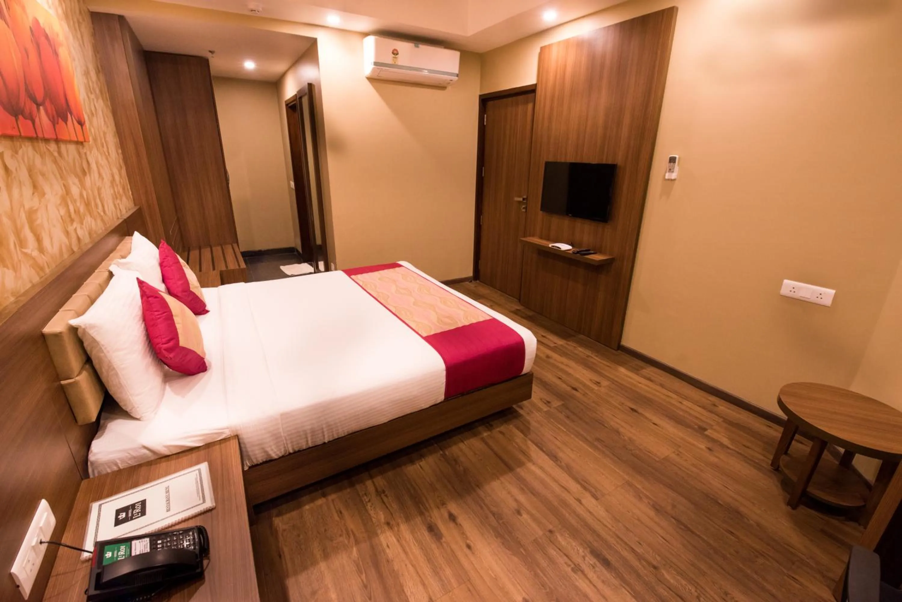 Bedroom, Bed in Le Roi Digha