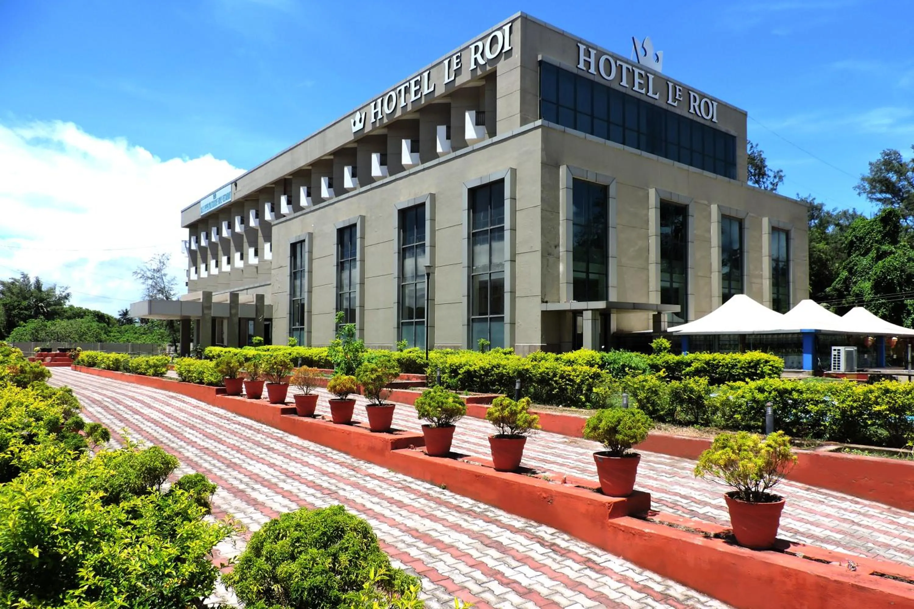 Facade/entrance in Le Roi Digha