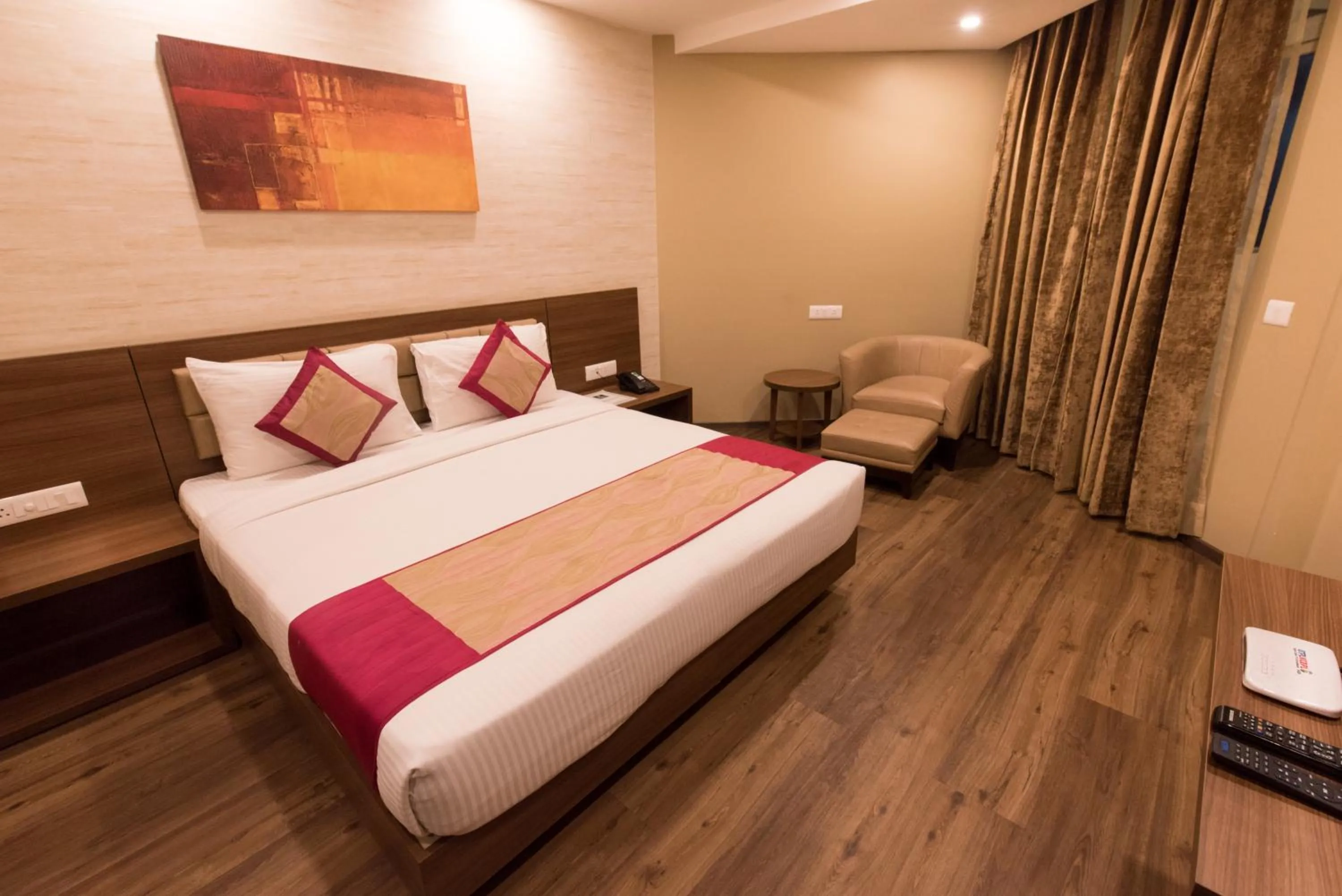 Photo of the whole room, Bed in Le Roi Digha