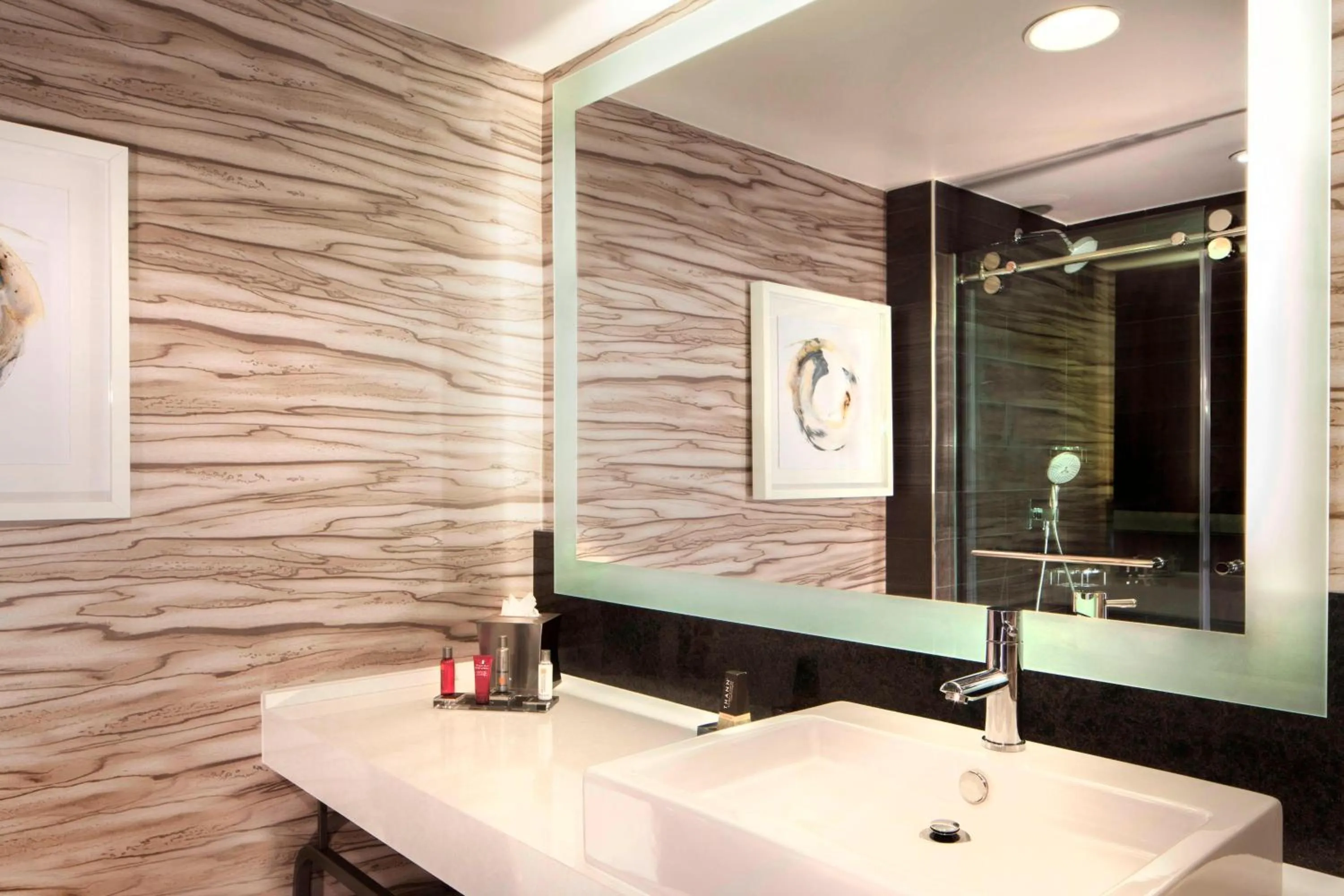 Bathroom in Marriott Raleigh Durham Research Triangle Park