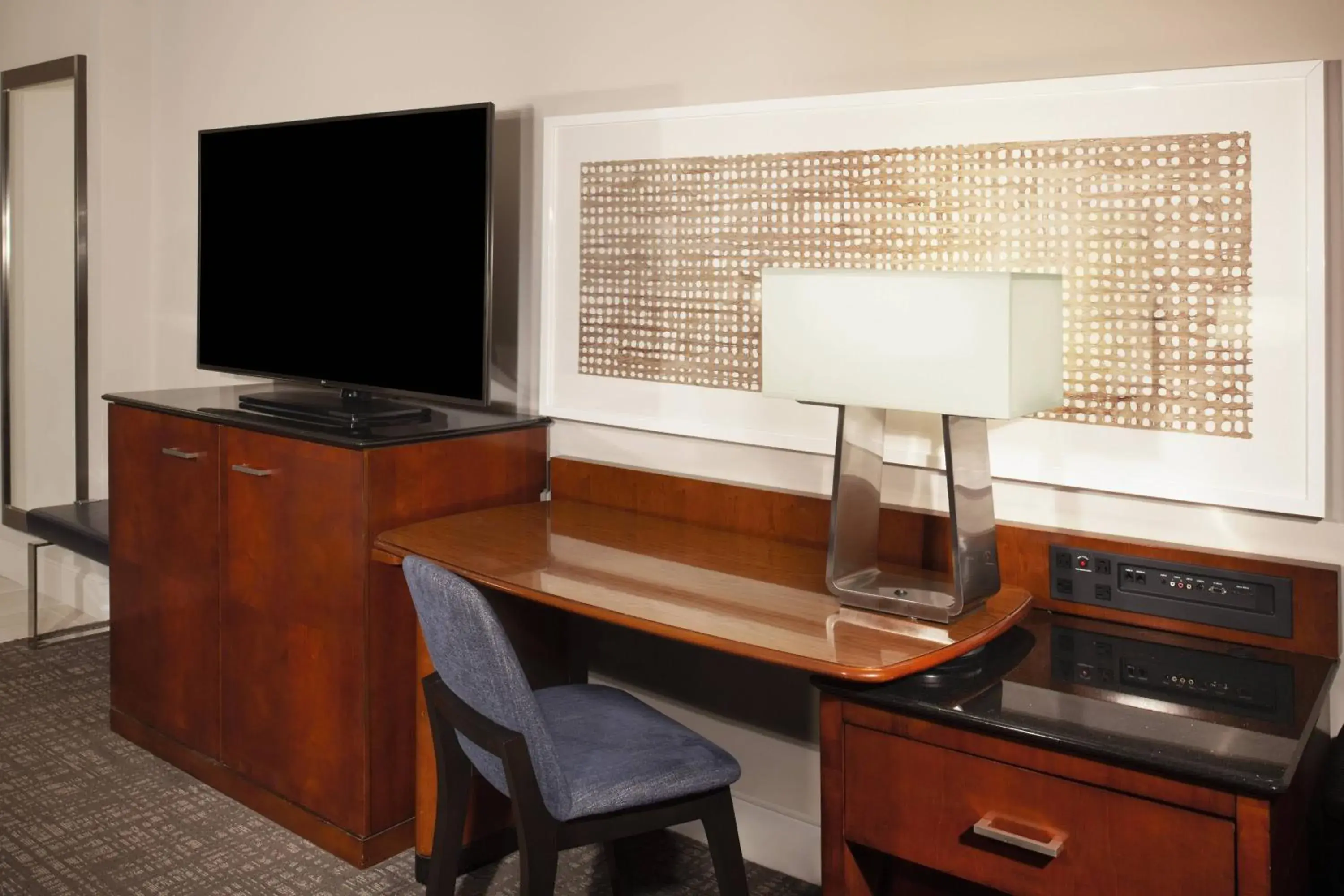 King Room with Concierge Lounge Access - Hearing Accessible in Marriott Raleigh Durham Research Triangle Park King Room with Concierge Lounge Access - Hearing Accessible in Marriott Raleigh Durham Research Triangle Park