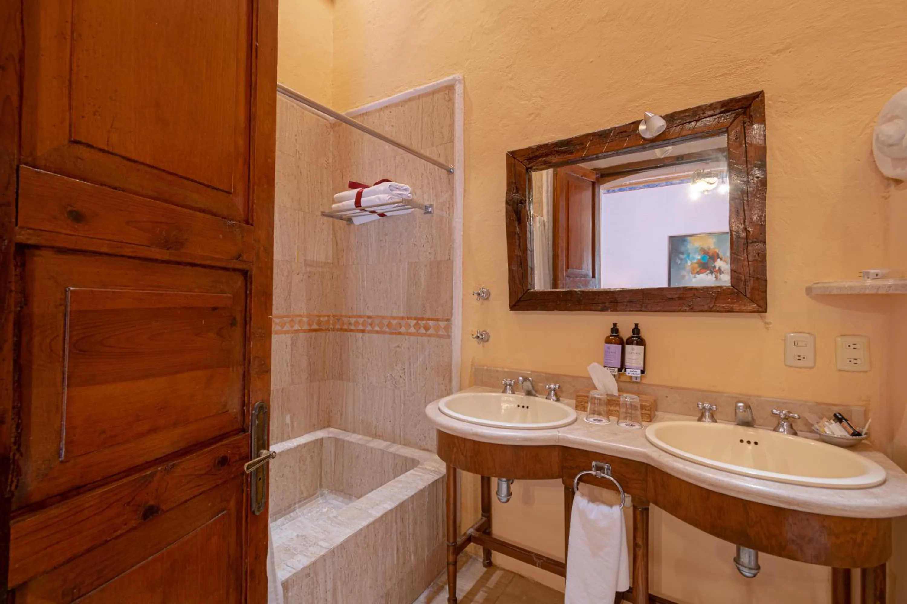 Shower in Hacienda Sepulveda Hotel & Spa