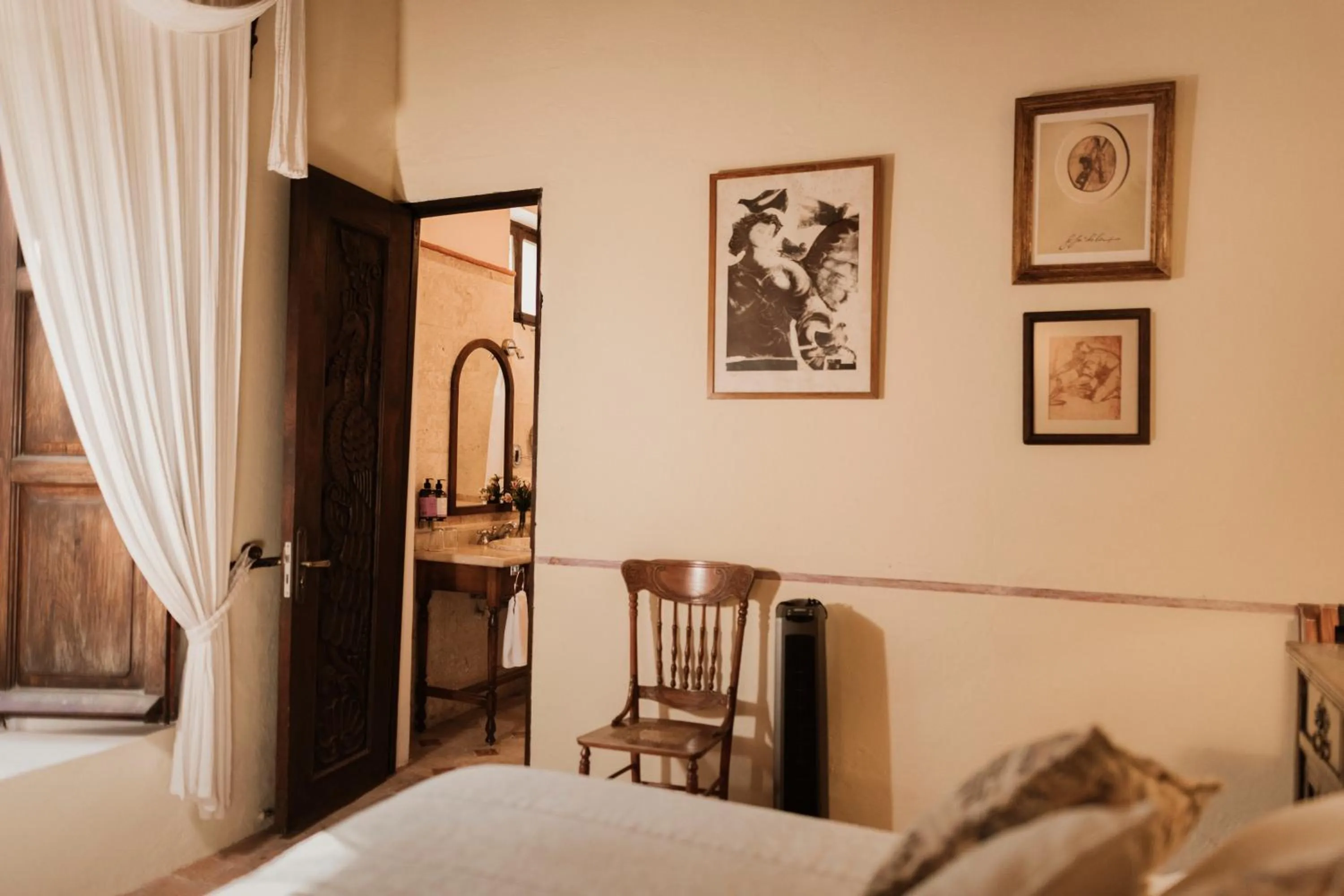 Bed in Hacienda Sepulveda Hotel & Spa