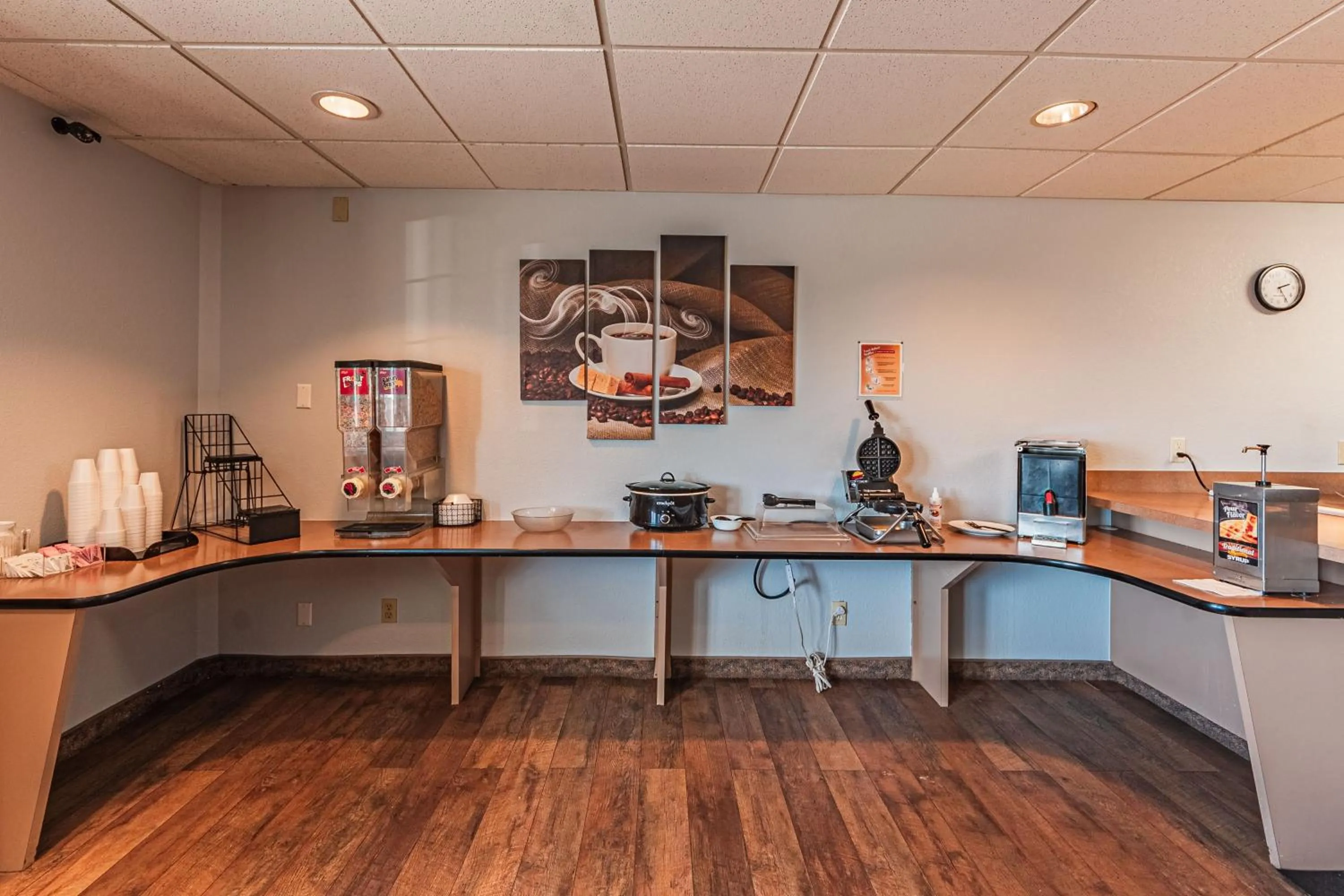 Breakfast in Travelodge by Wyndham Colorado Springs Airport - Peterson SFB