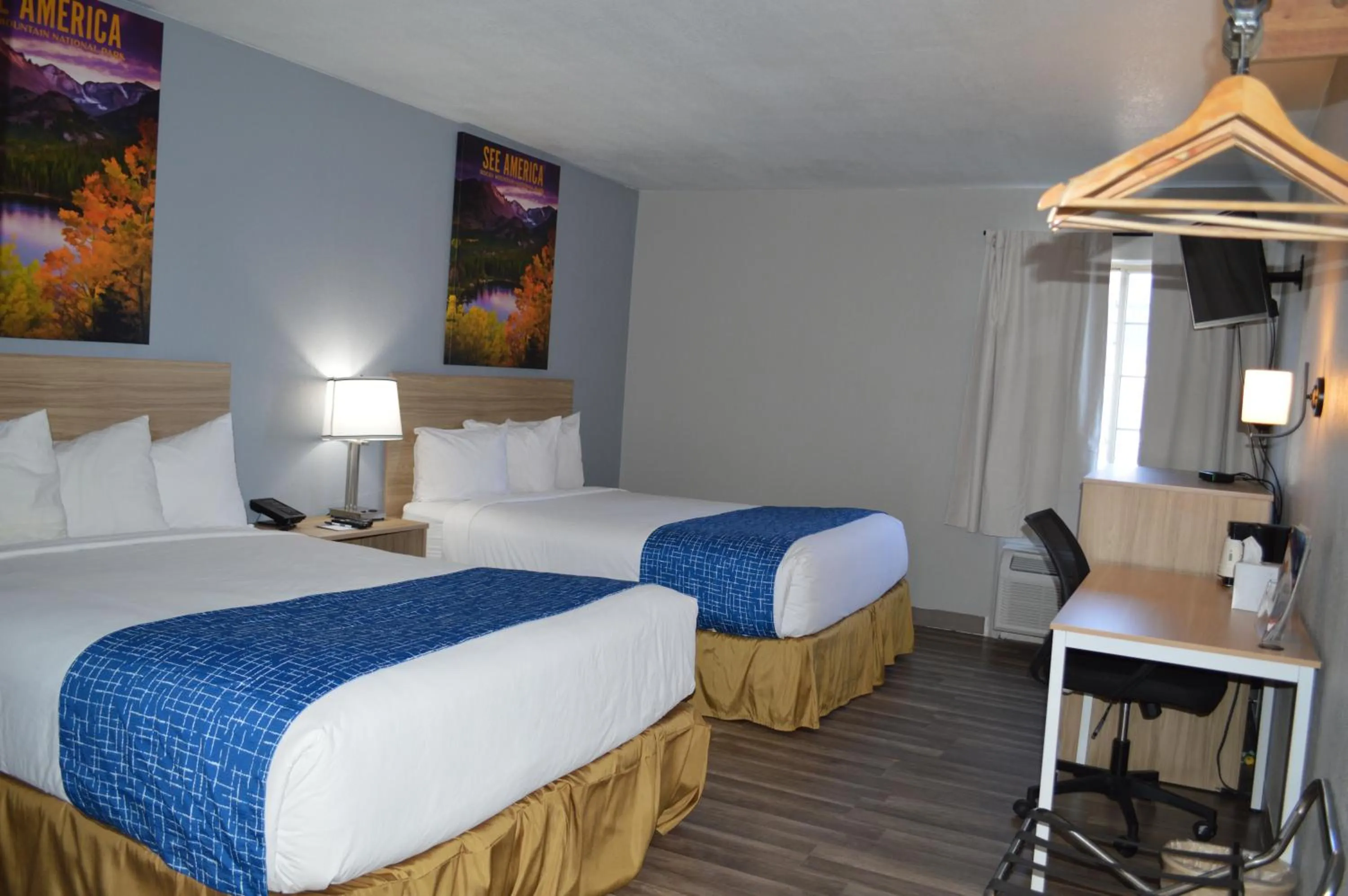 Bed in Travelodge by Wyndham Colorado Springs Airport - Peterson SFB