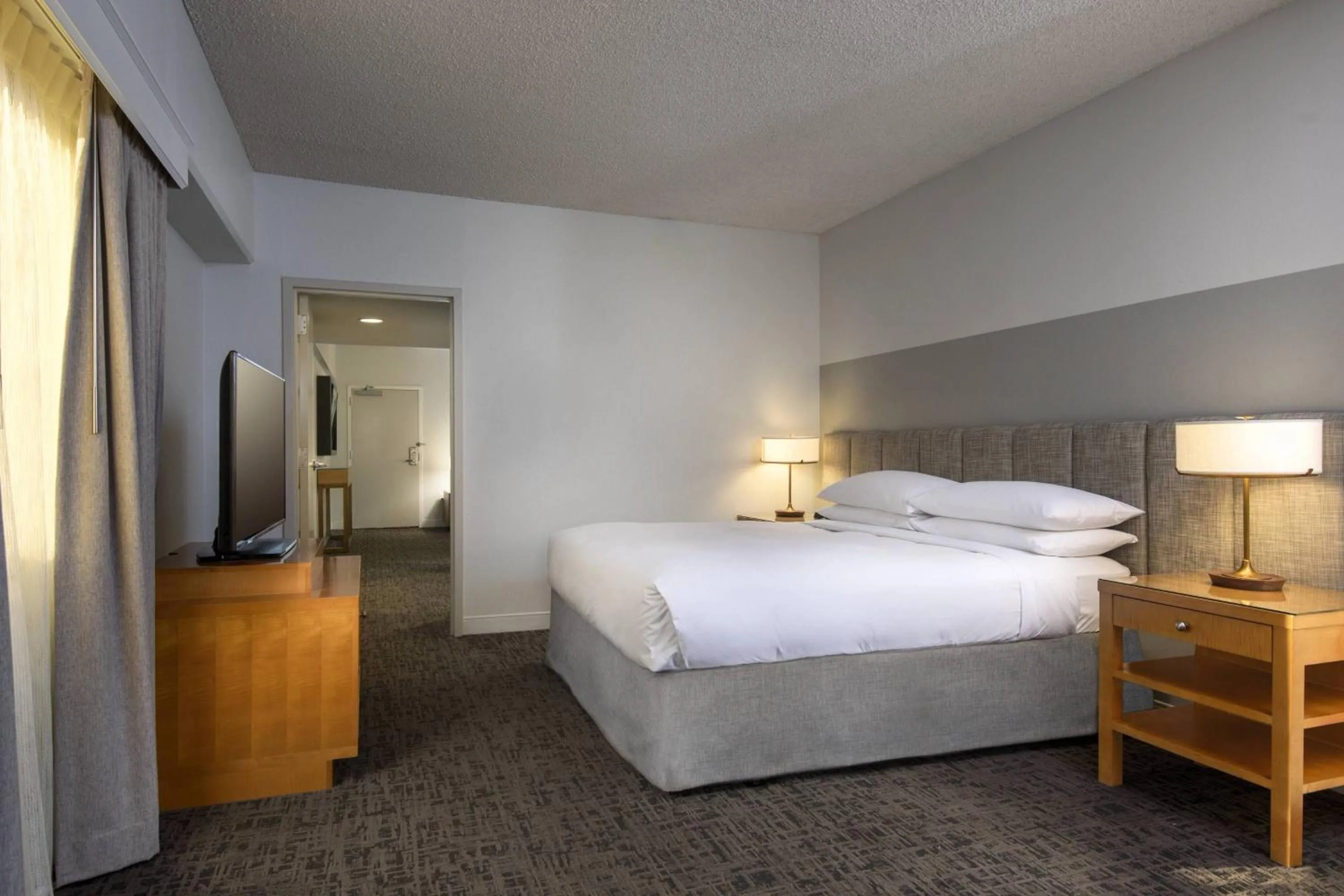 Bedroom, Bed in Renaissance Palm Springs Hotel