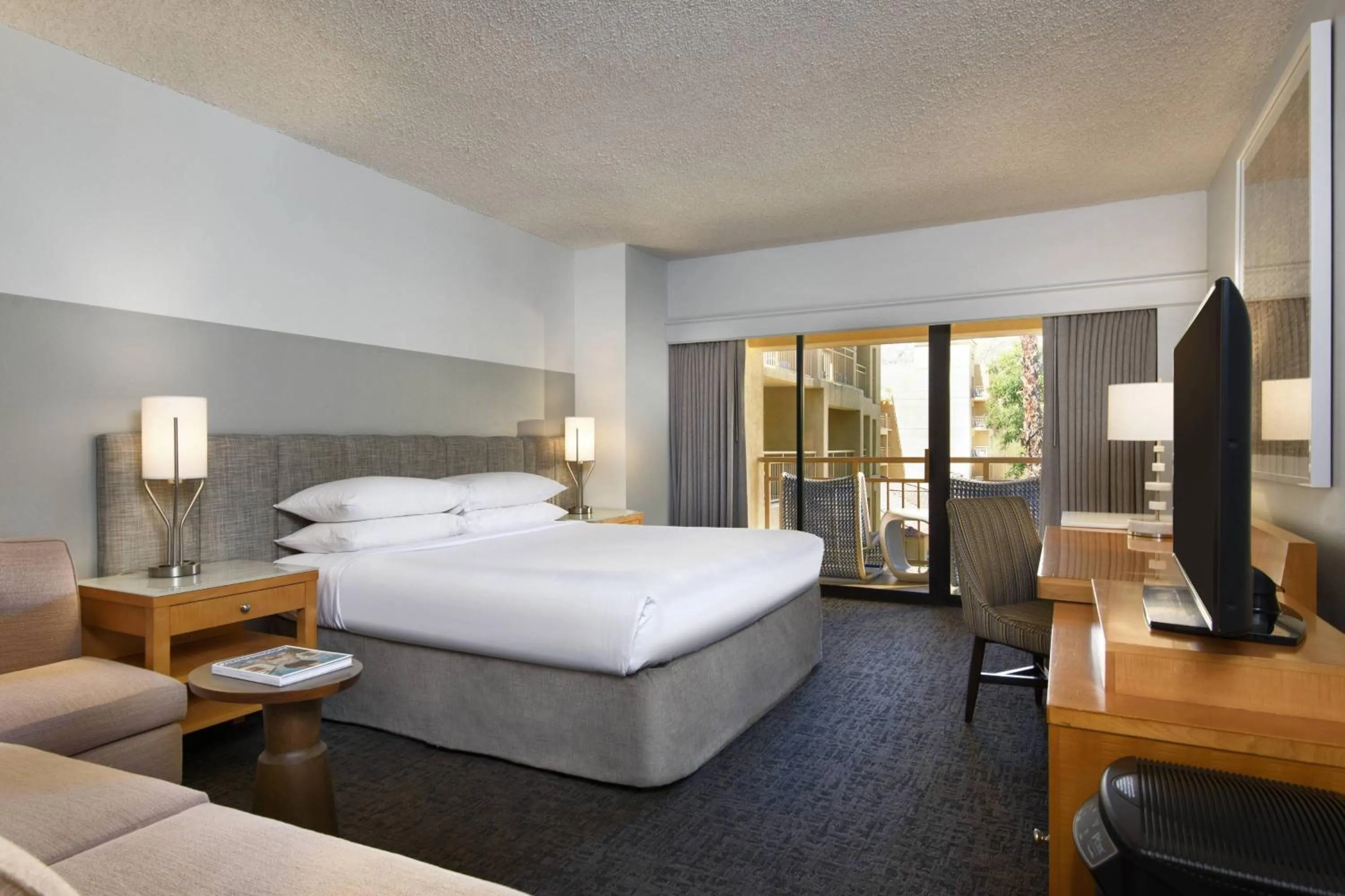 Swimming pool, Bed in Renaissance Palm Springs Hotel