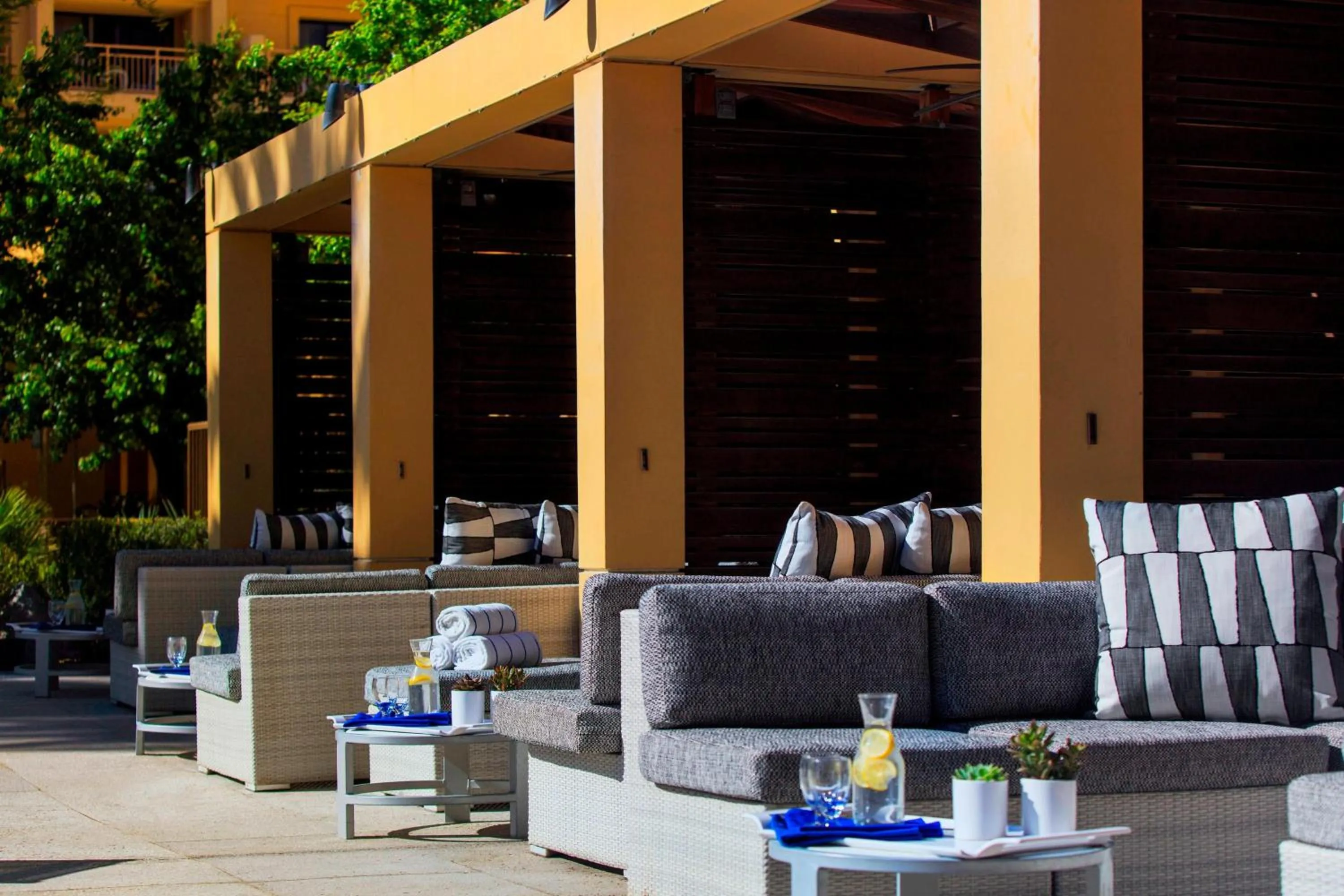 Swimming pool in Renaissance Palm Springs Hotel
