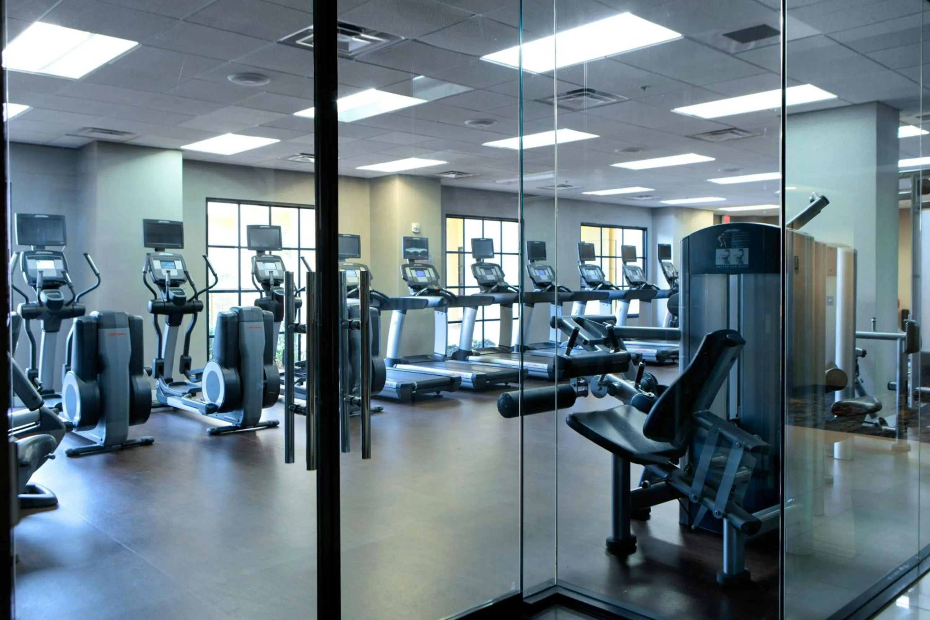 Fitness centre/facilities in Renaissance Palm Springs Hotel