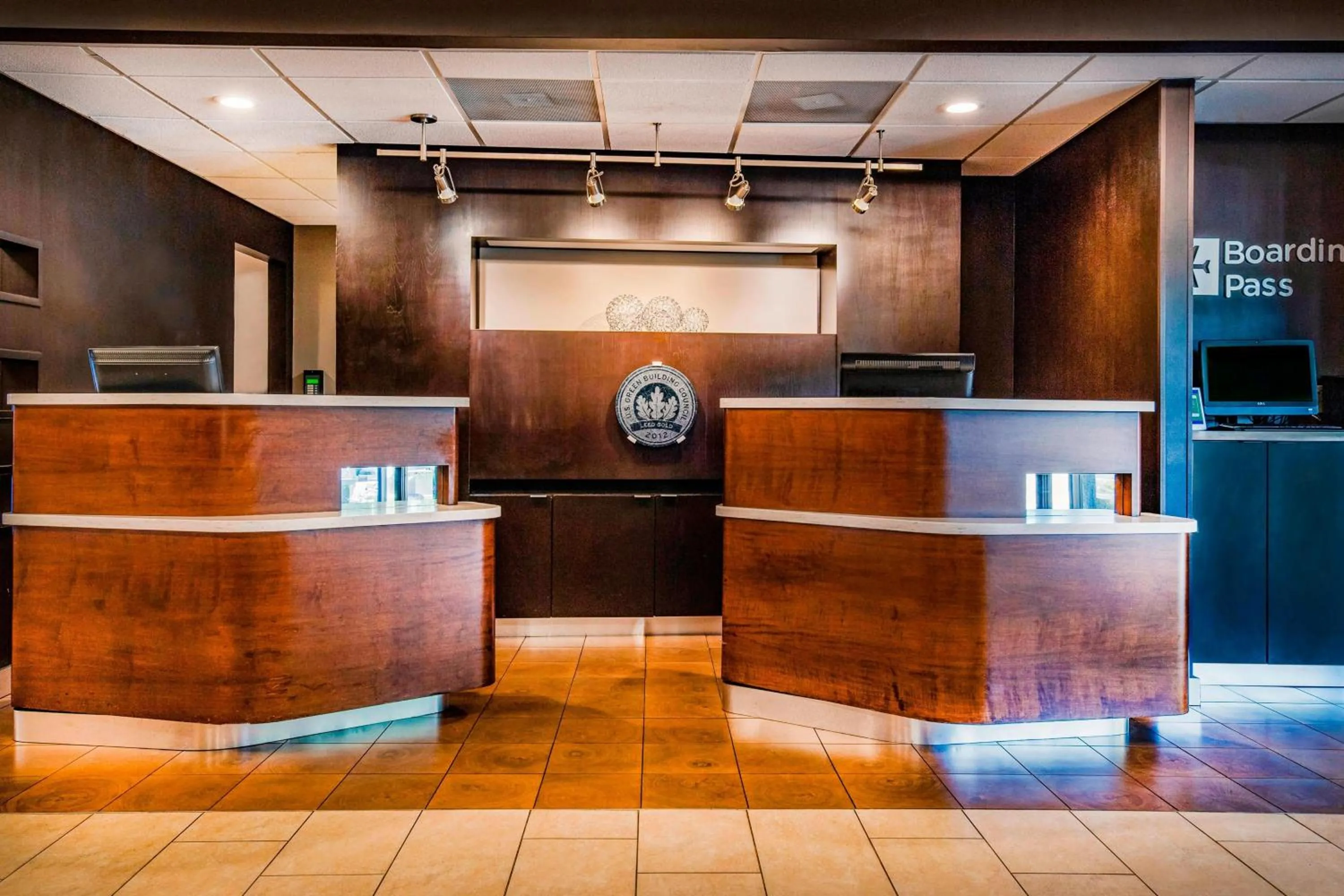 Lobby or reception in Courtyard Raleigh Crabtree Valley