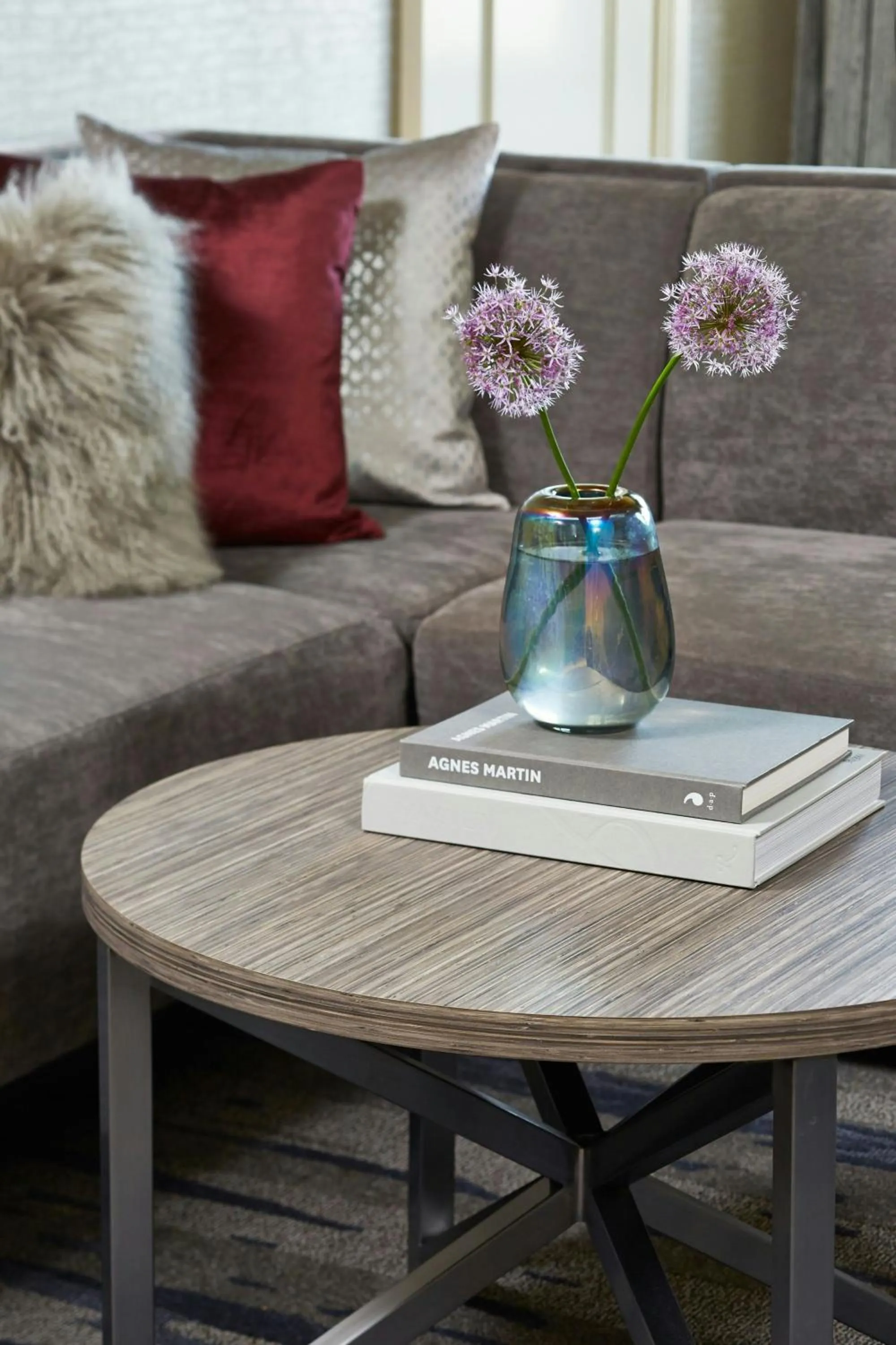 Photo of the whole room in Rochester Airport Marriott