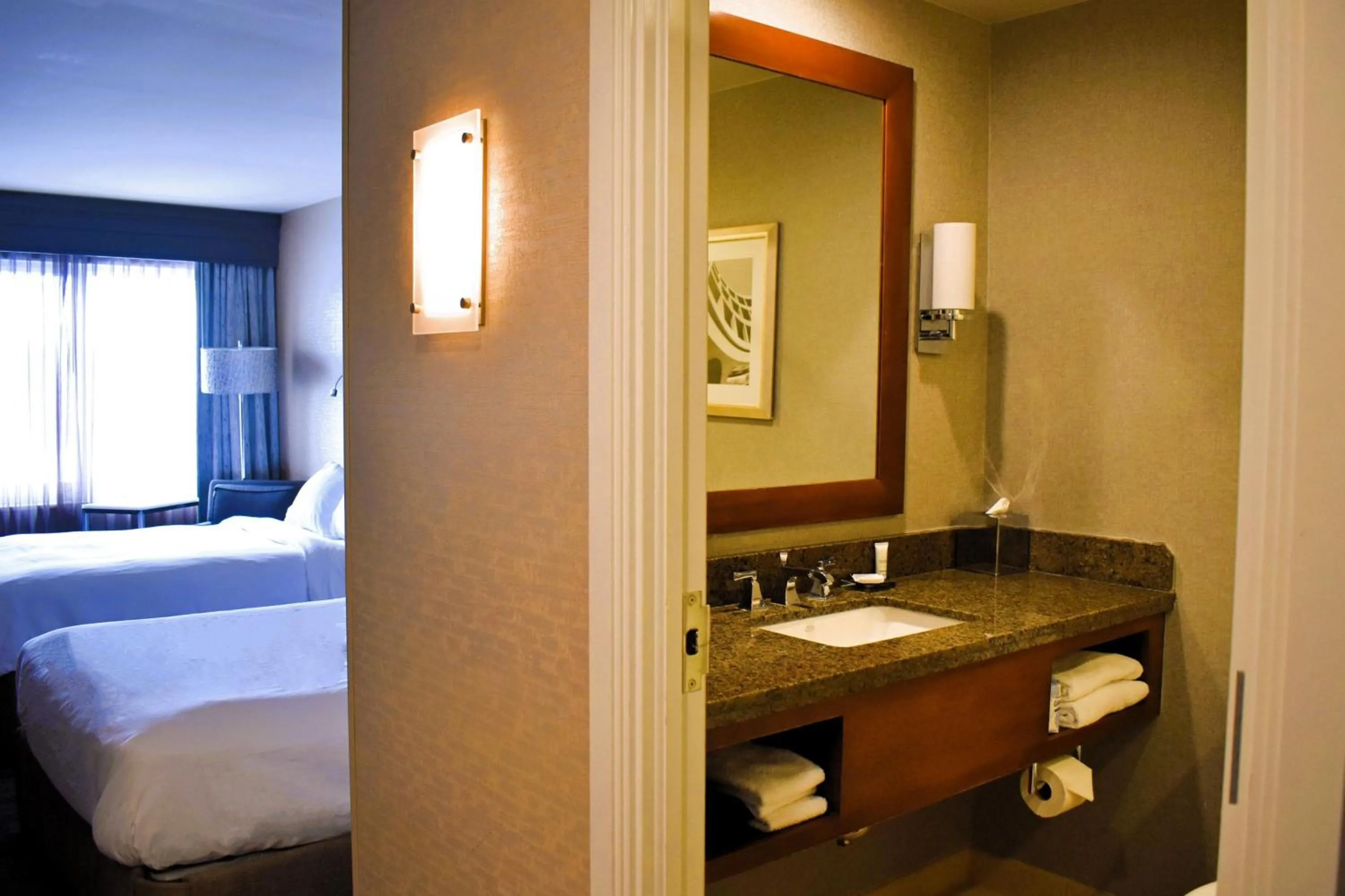 Bathroom, Bed in Rochester Airport Marriott