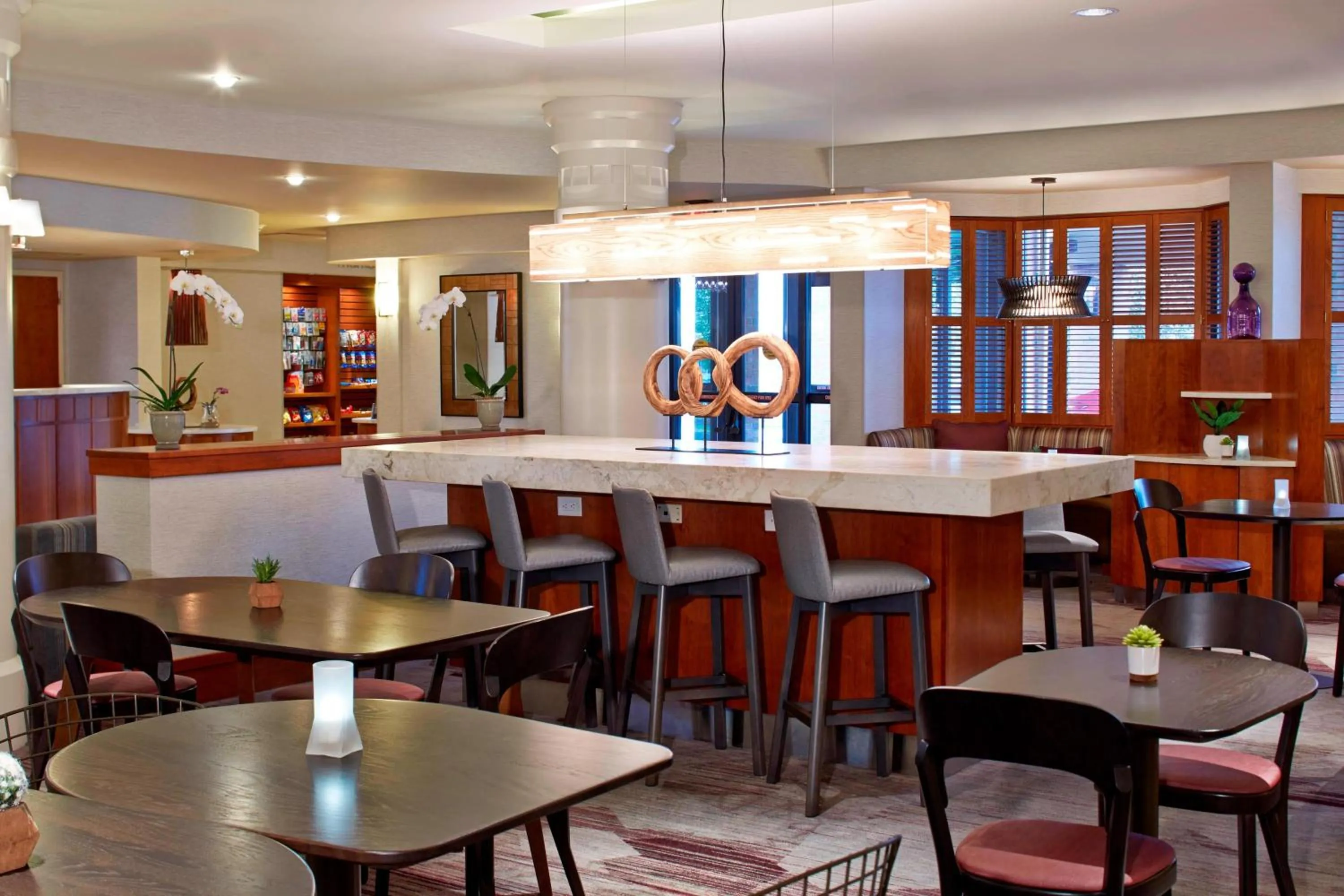 Restaurant/places to eat in Courtyard Rochester Brighton