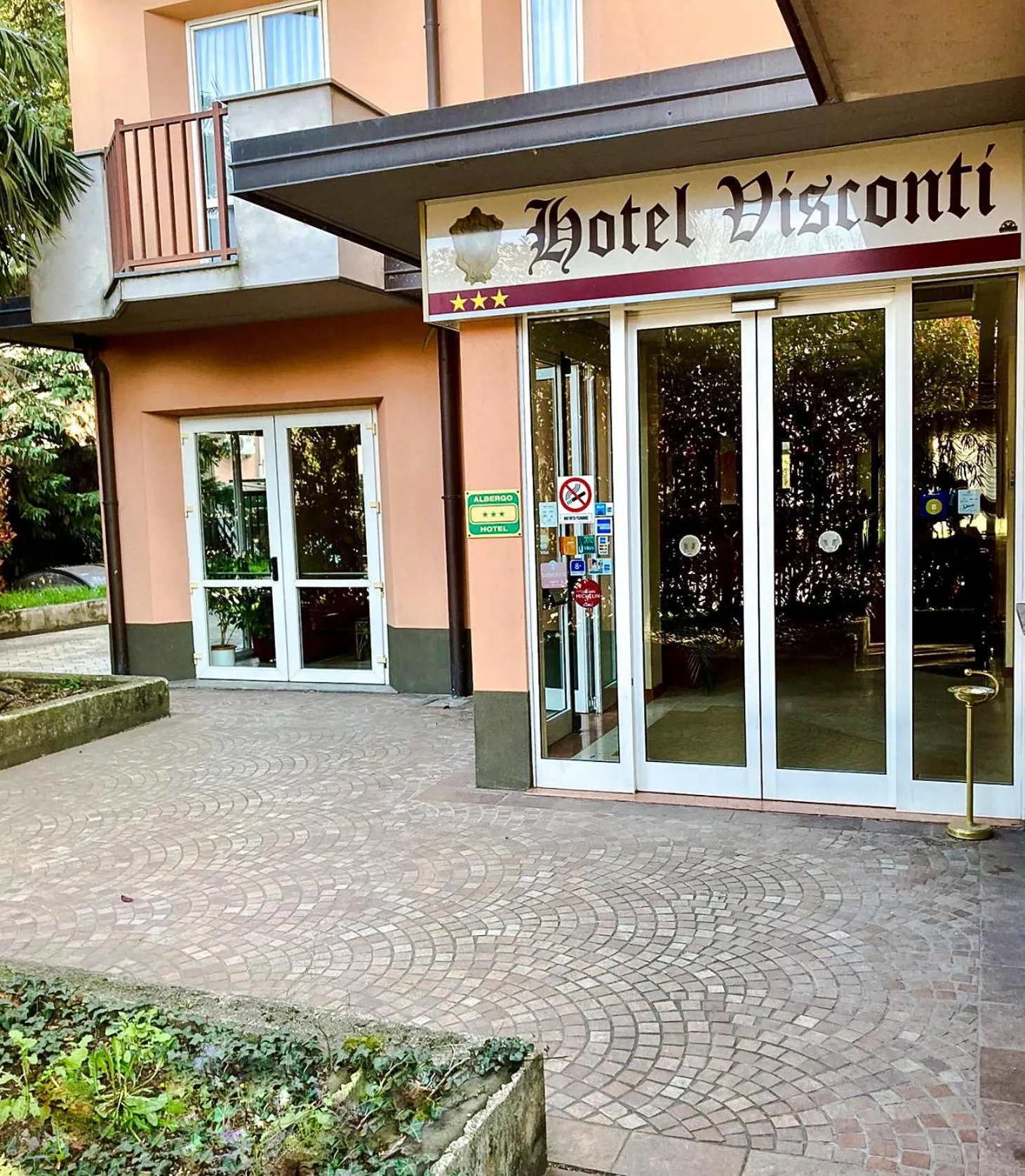 Facade/entrance in Hotel Visconti