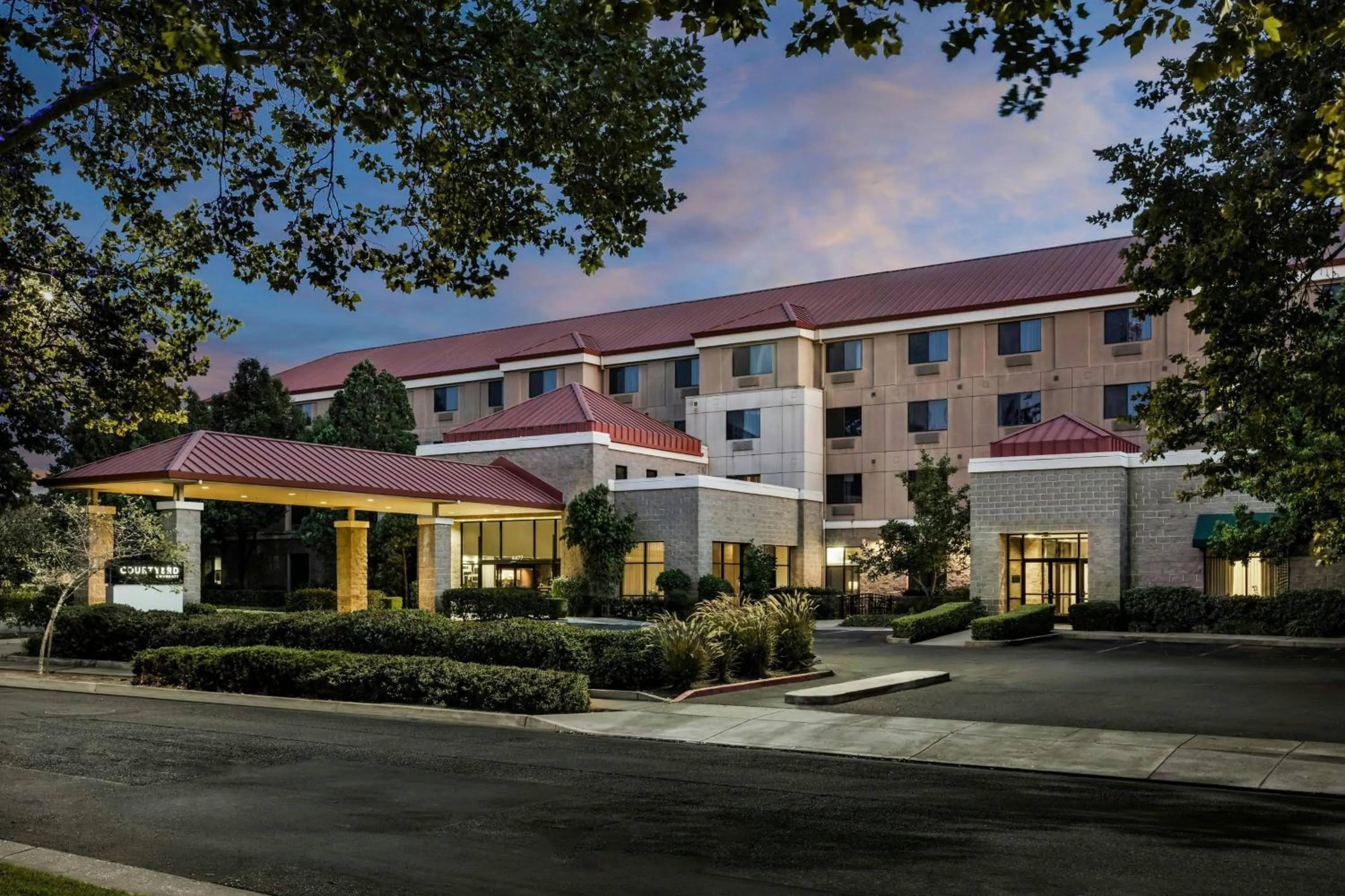 Property building in Courtyard by Marriott Sacramento Midtown