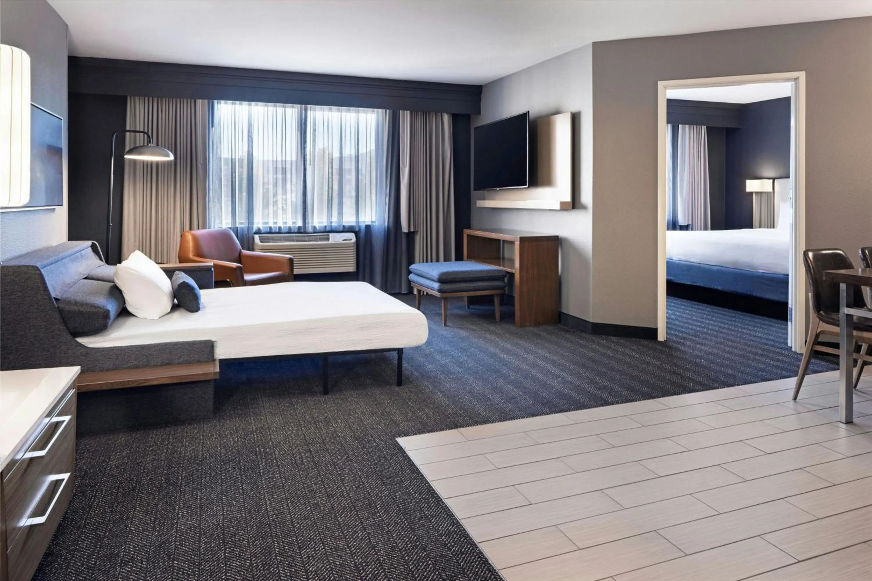 Bedroom, Bed in Courtyard by Marriott Sacramento Midtown
