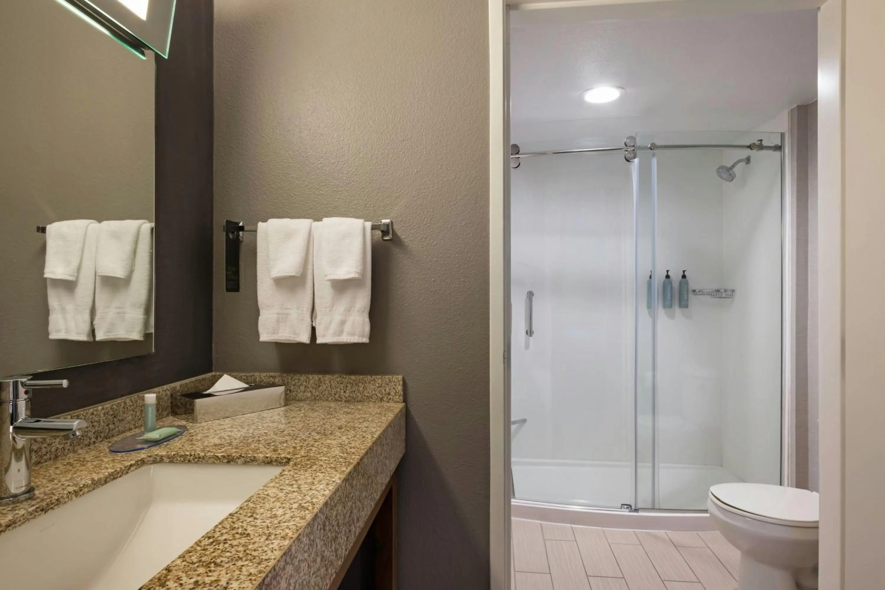 Bathroom in Courtyard by Marriott Sacramento Midtown